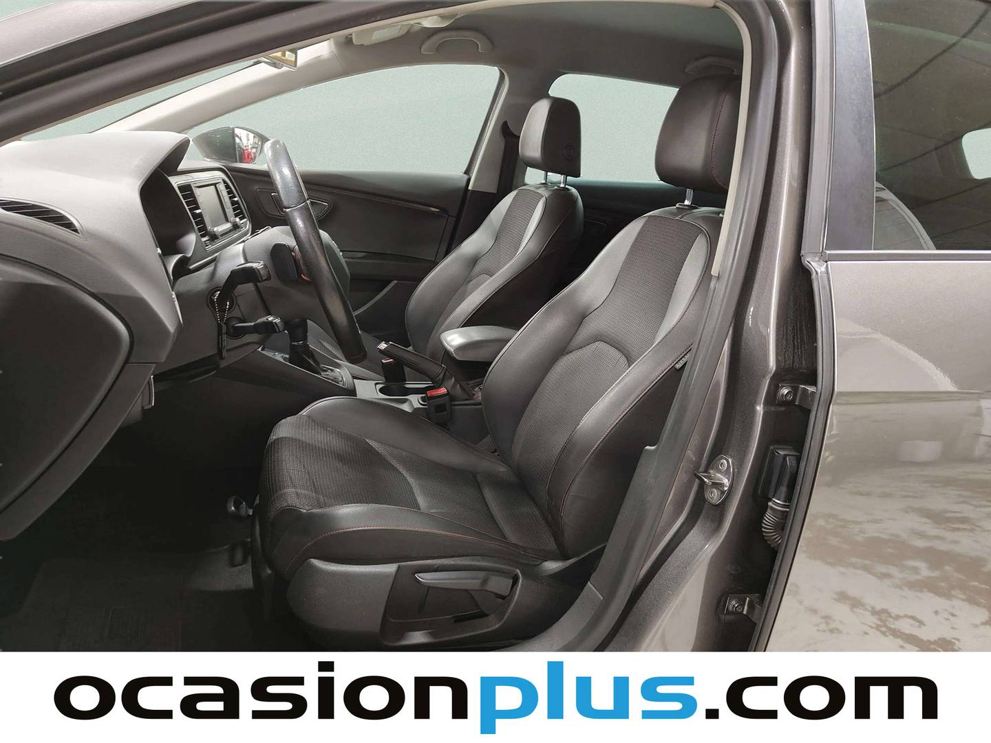 Foto asientos delanteros Seat León Seat León ST 2.0 TDI S&S FR DSG  (184 CV)