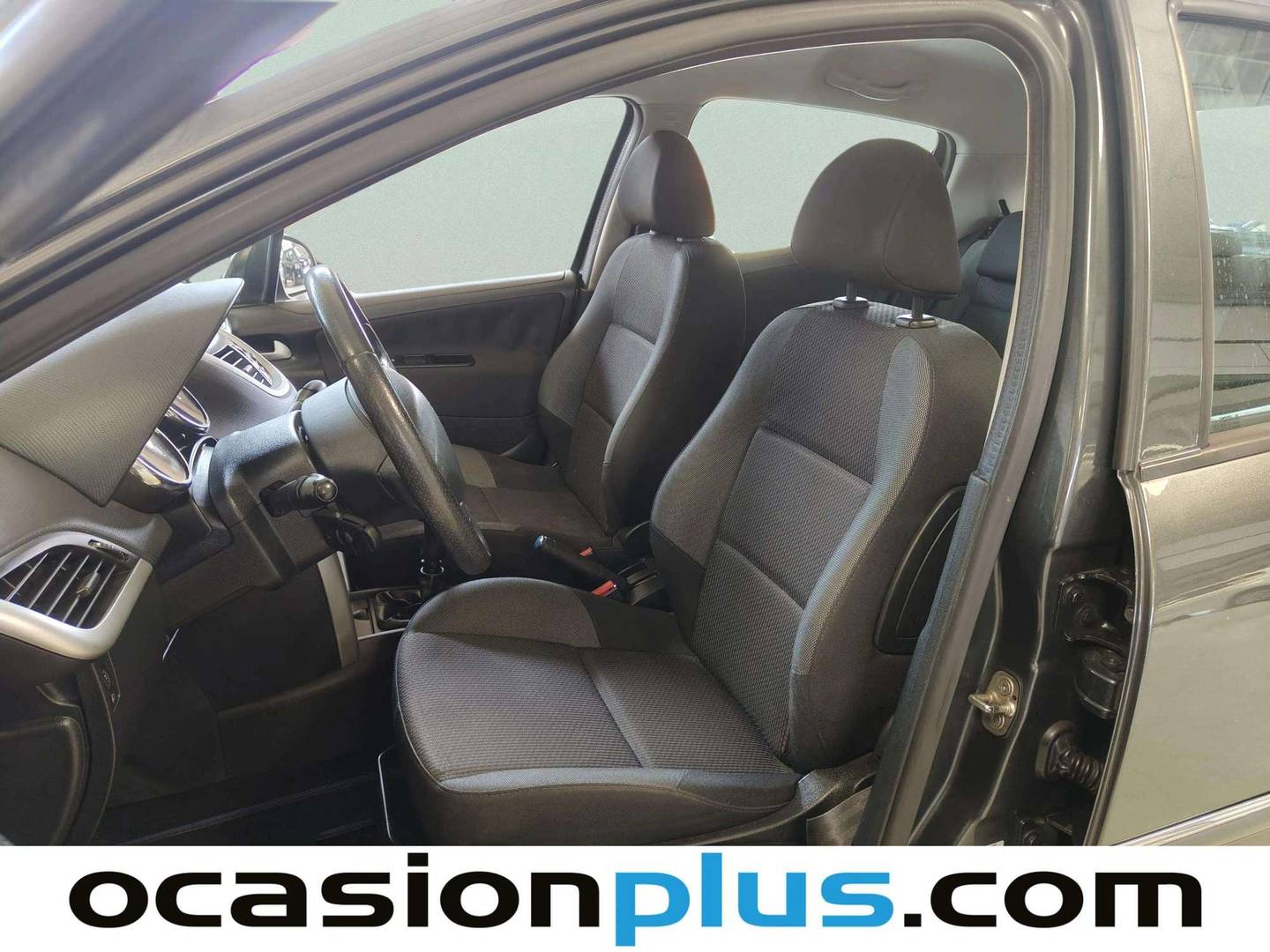 Foto asientos delanteros Peugeot 207 Peugeot 207 1.4 HDI Active FAP (70 CV)