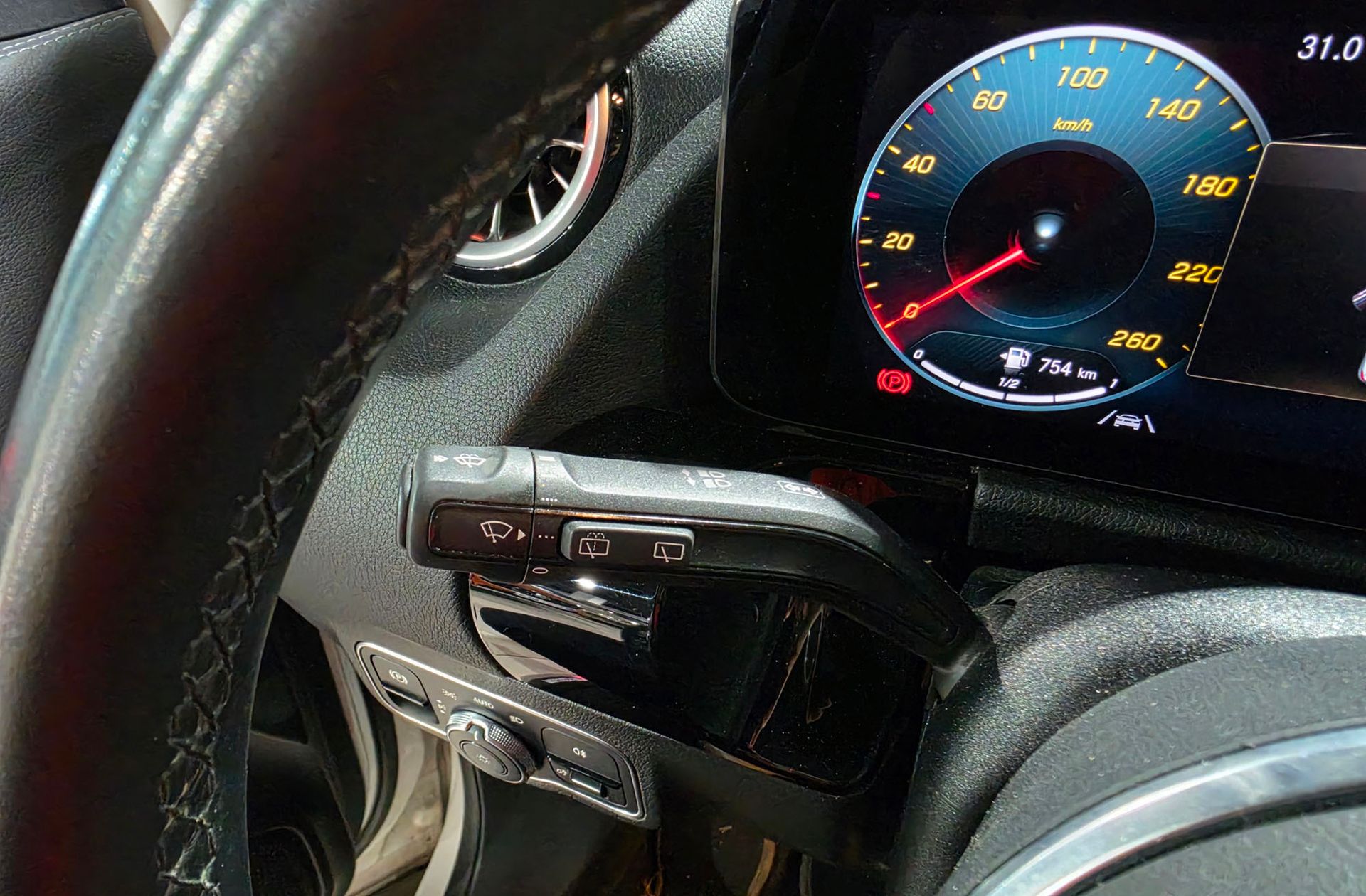 Mercedes-Benz GLA 200 D - foto 32