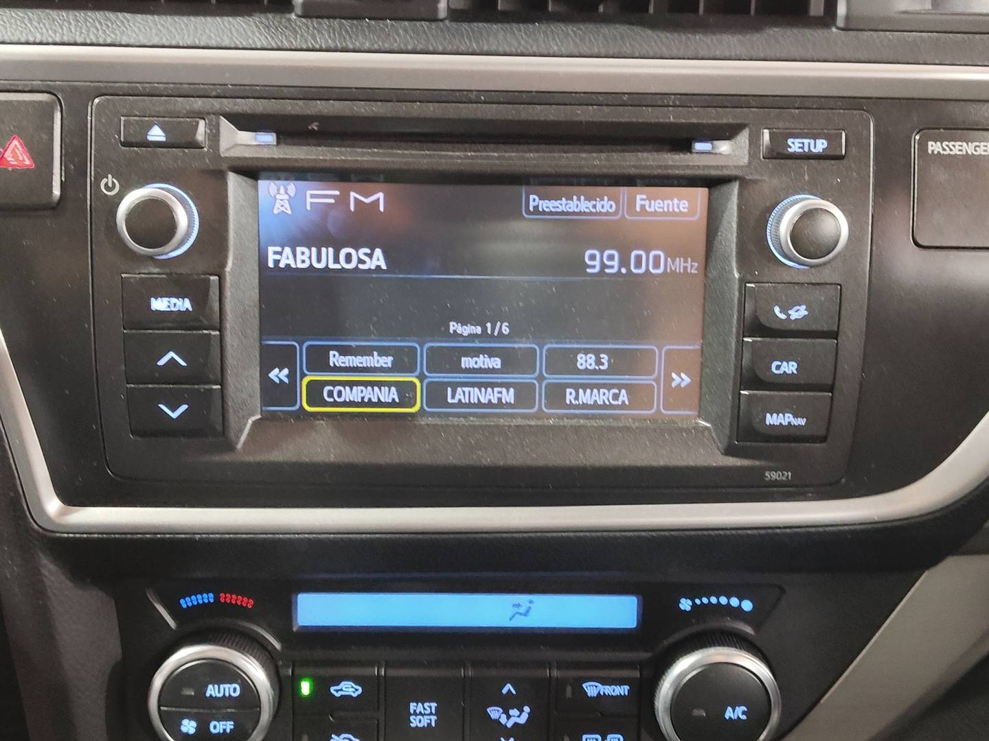 Foto Toyota Auris Toyota Auris 90D Live (90 CV)