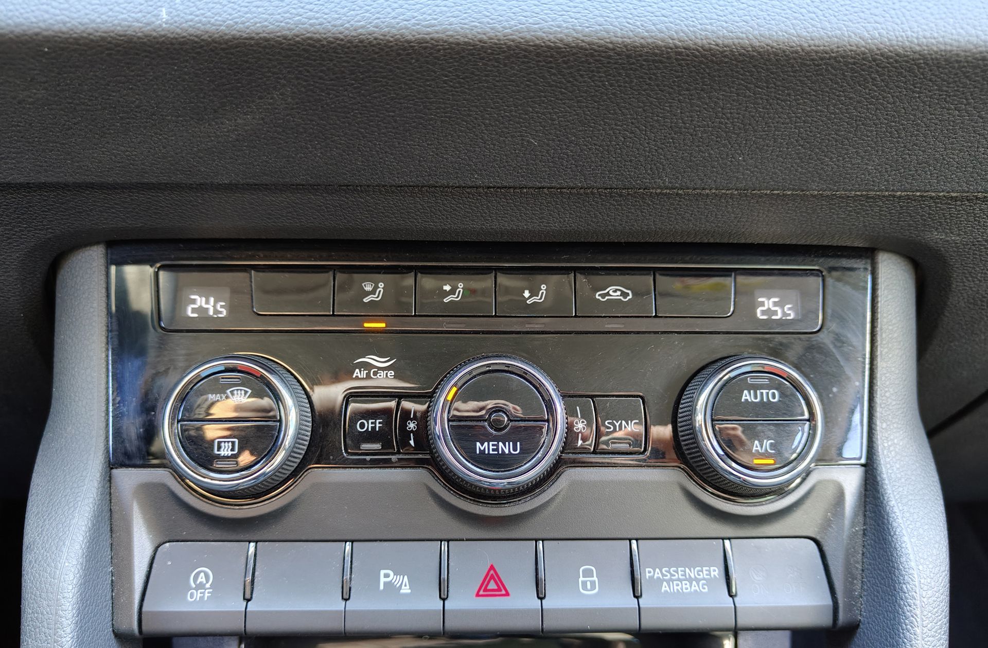 Škoda Karoq 2.0 TDI Selection - foto 33