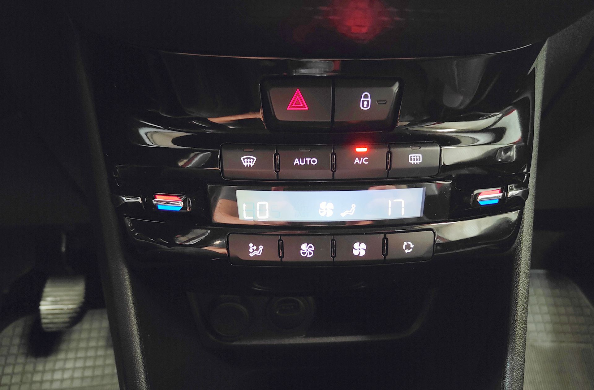 Peugeot 2008 PureTech 130 Allure - foto 32