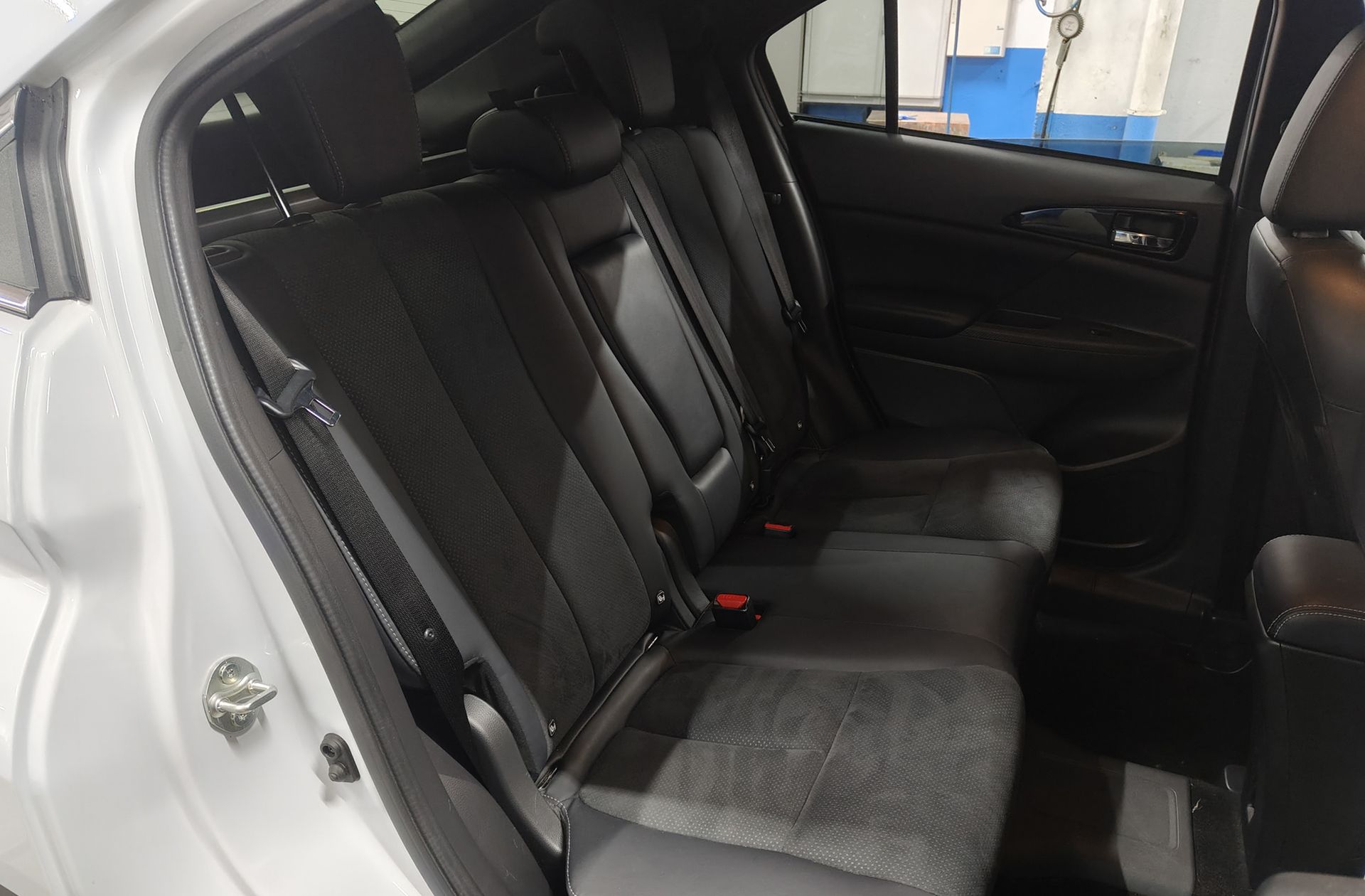 Mitsubishi Eclipse Cross 2.4 PHEV Kaiteki 4WD - foto 18