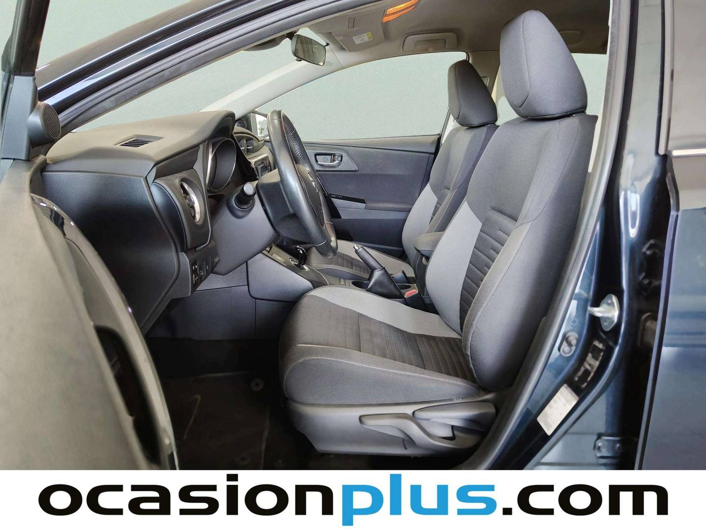 Foto asientos delanteros Toyota Auris Toyota Auris 140H Touring Sports Active (136 CV)