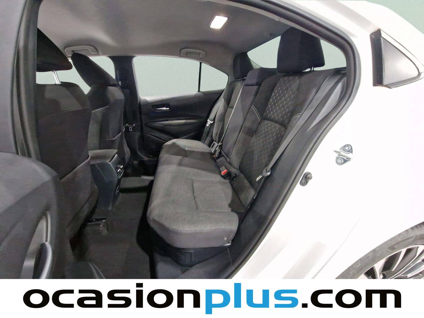 Foto asientos traseros Toyota Corolla Toyota Corolla 140H Style (140 CV)