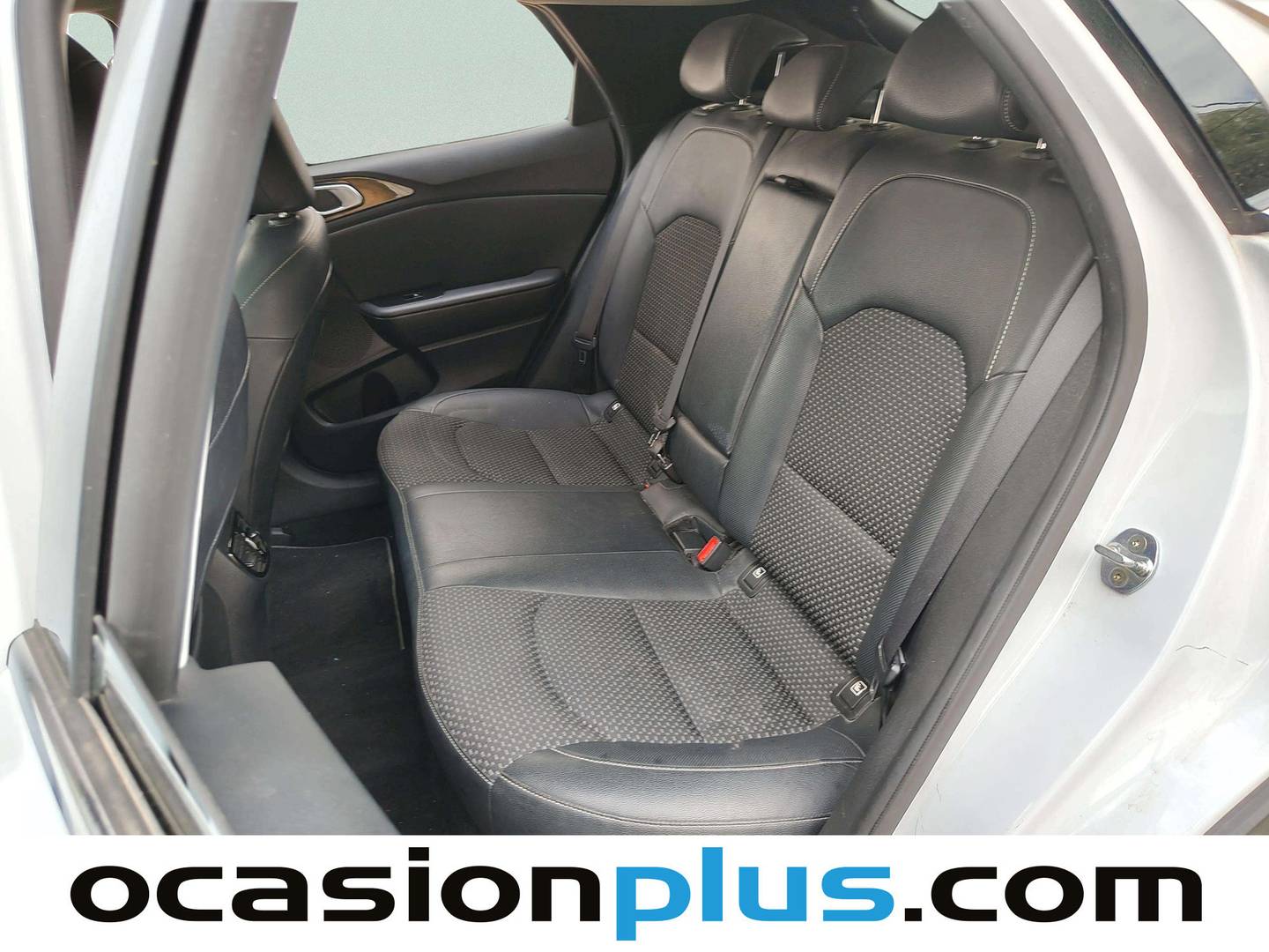 Foto asientos traseros KIA XCeed KIA XCeed 1.6 MHEV Emotion DCT (136 CV)