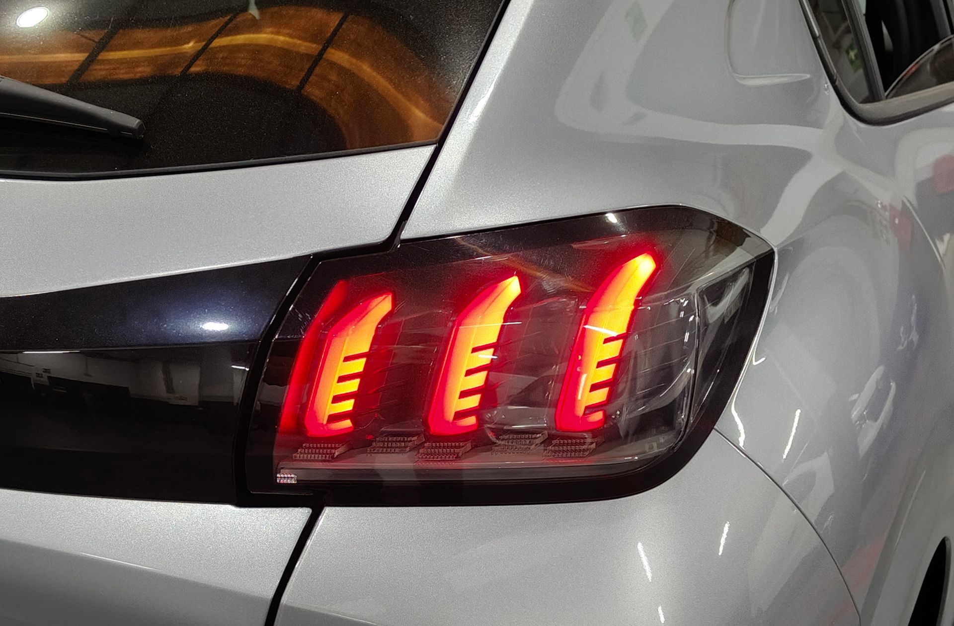 Peugeot 208 PureTech 100 Allure - foto 16