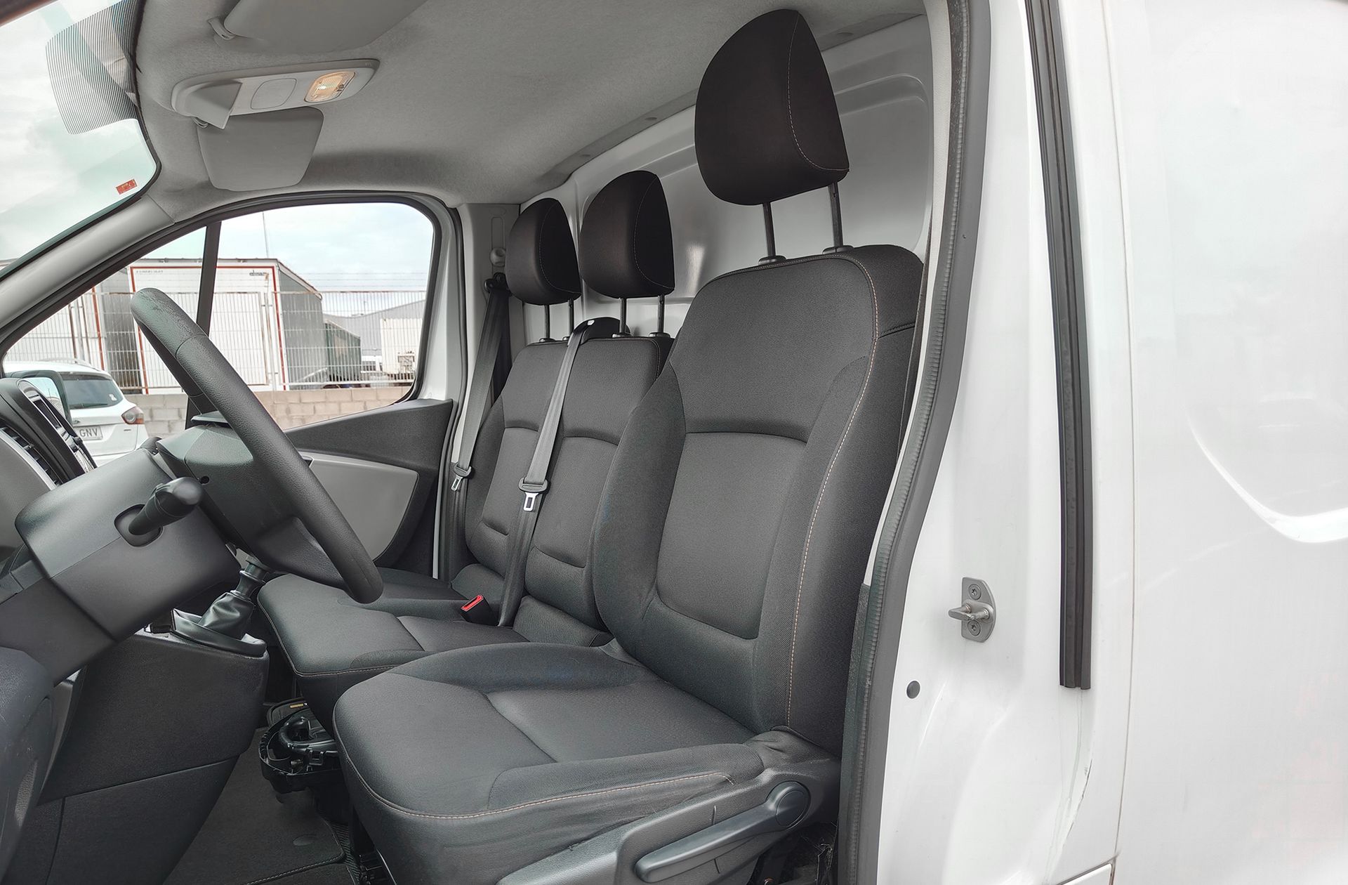 Renault Trafic Furgon 27 L1H1 dCi - foto 9