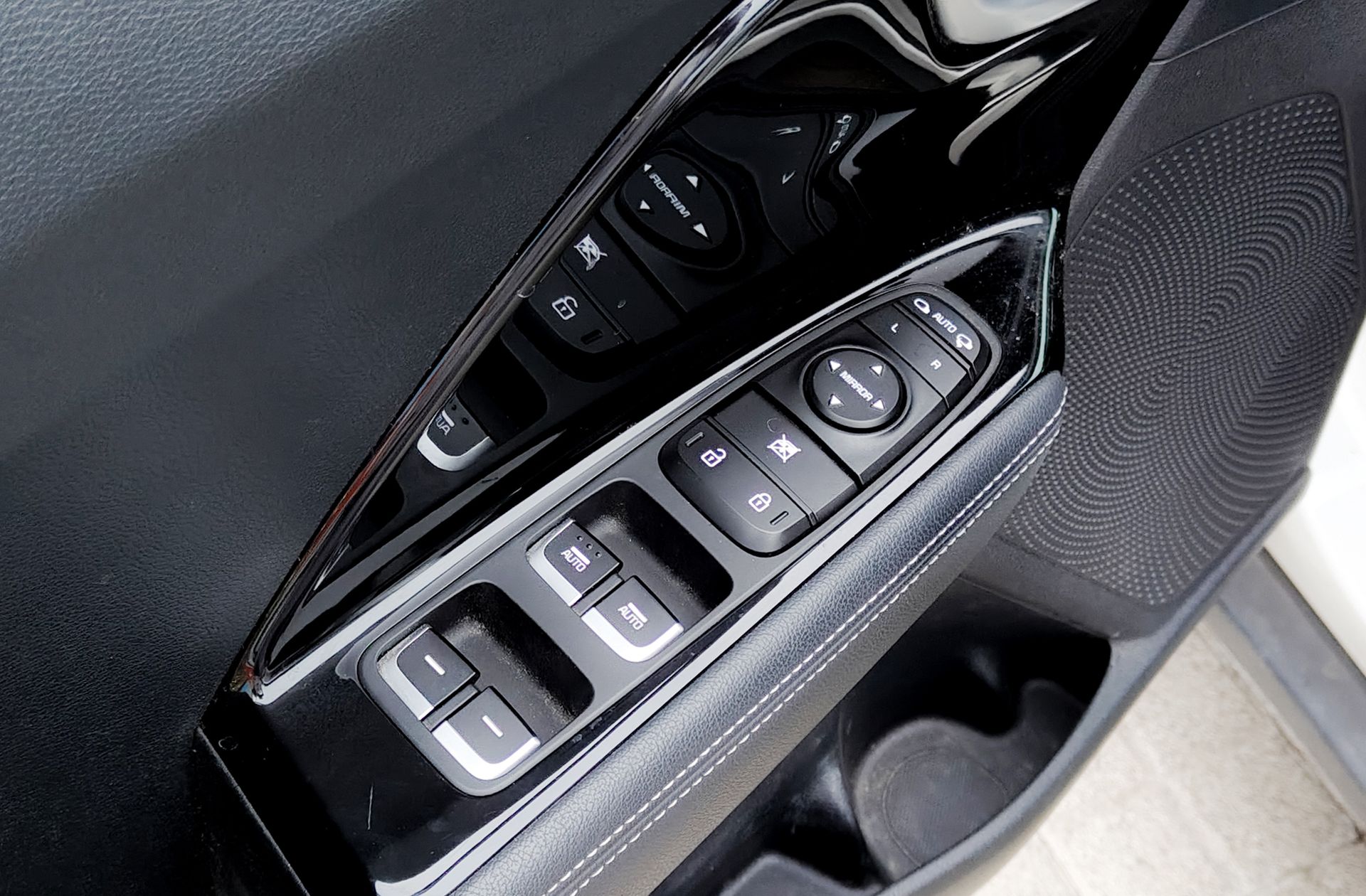 Kia Niro 1.6 GDi PHEV Híbrido Emotion - foto 28