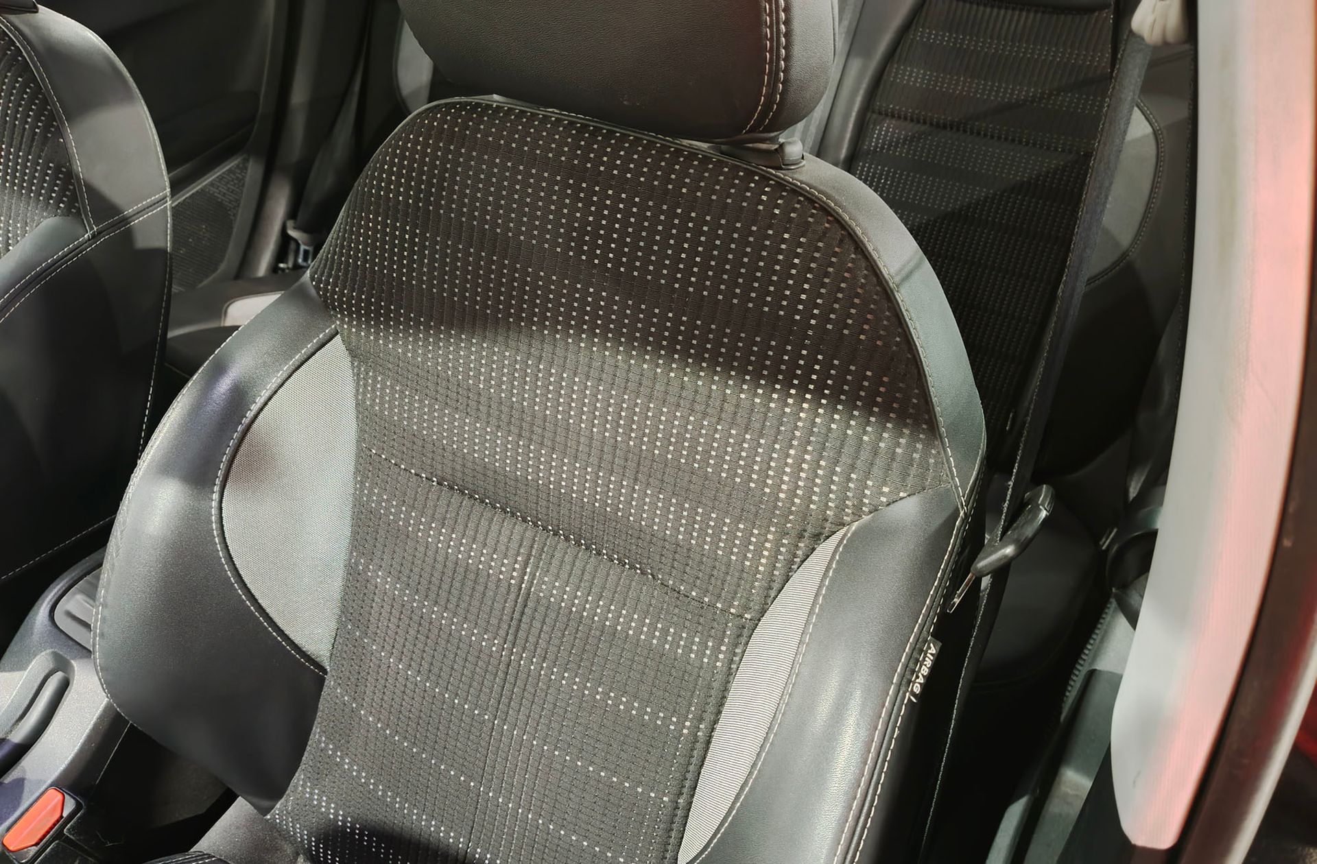 Peugeot 2008 e-HDI 92 Allure - foto 10