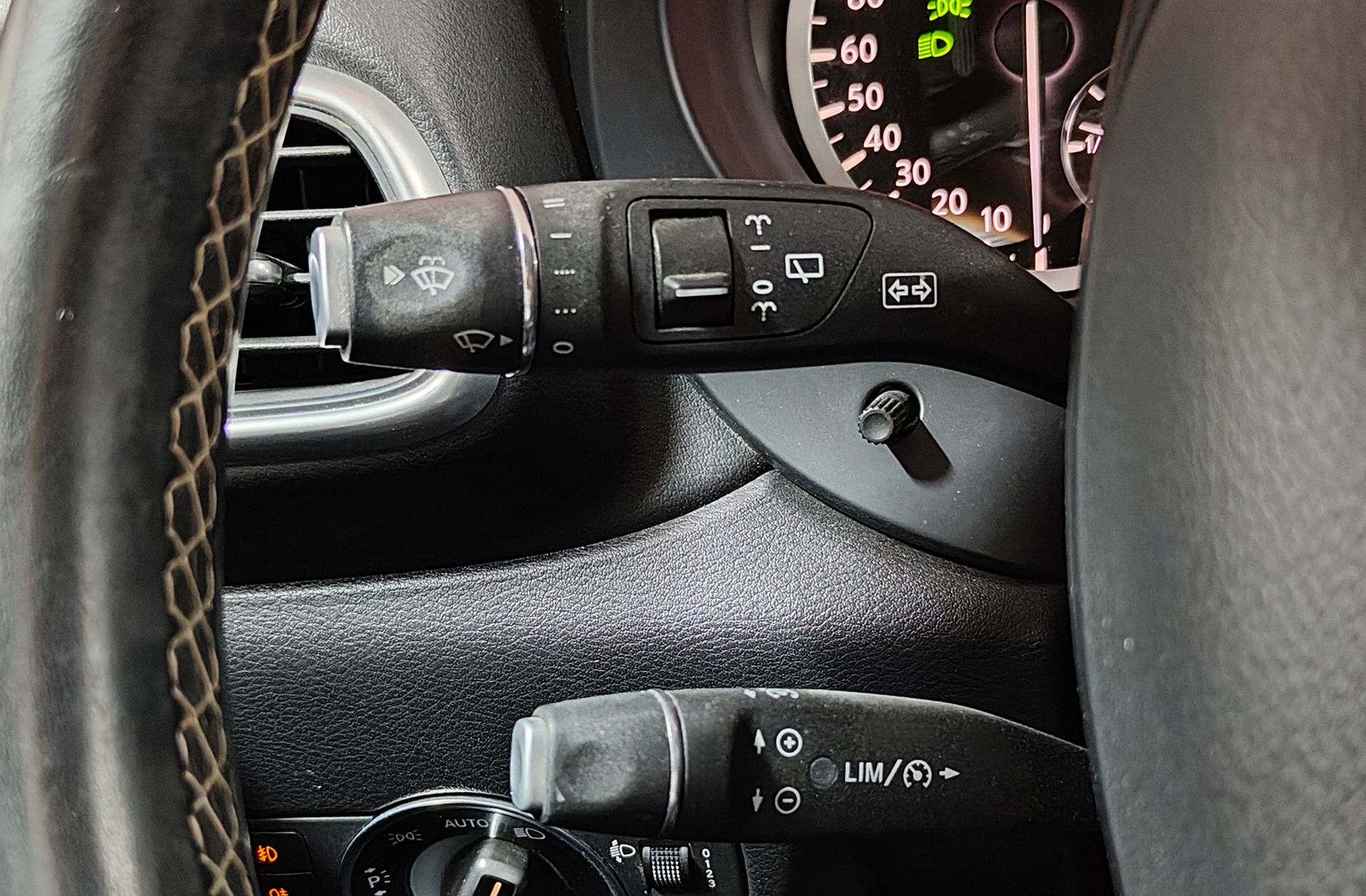 Infiniti Q30 1.6T Premium - foto 23