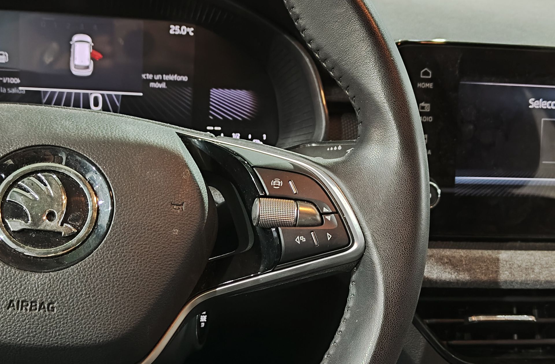 Škoda Kamiq 1.0 TSI Selection - foto 23