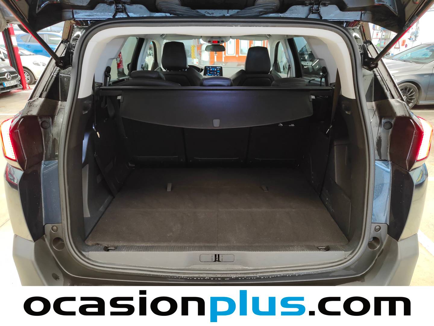 Foto Peugeot 5008 Peugeot 5008 PureTech 130 Allure (130 CV) 7 PLAZAS siete plazas