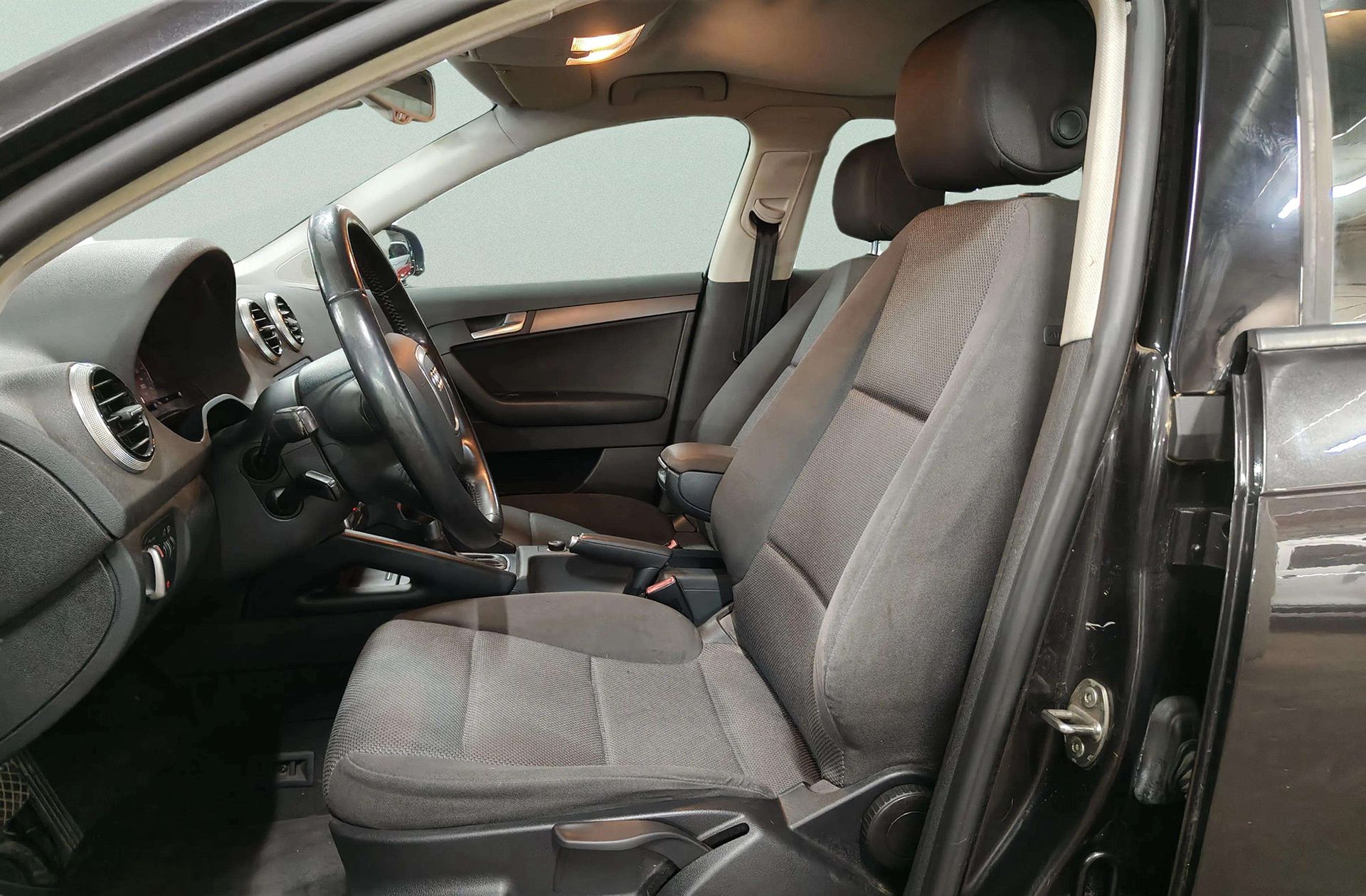 Audi A3 Sportback Attraction 1.6 TDI S tronic - foto 8