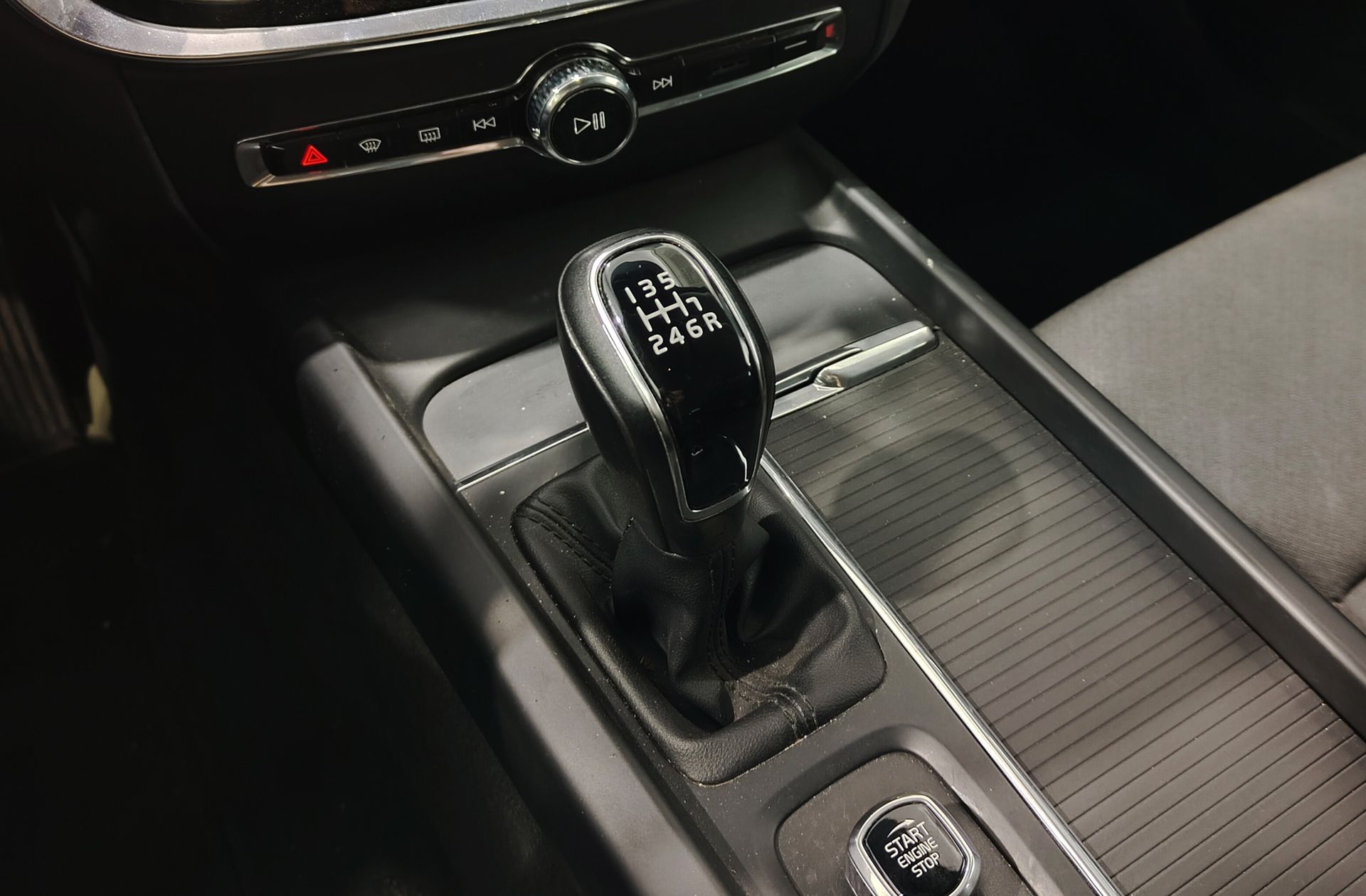 Volvo V60 D4 Momentum - foto 6