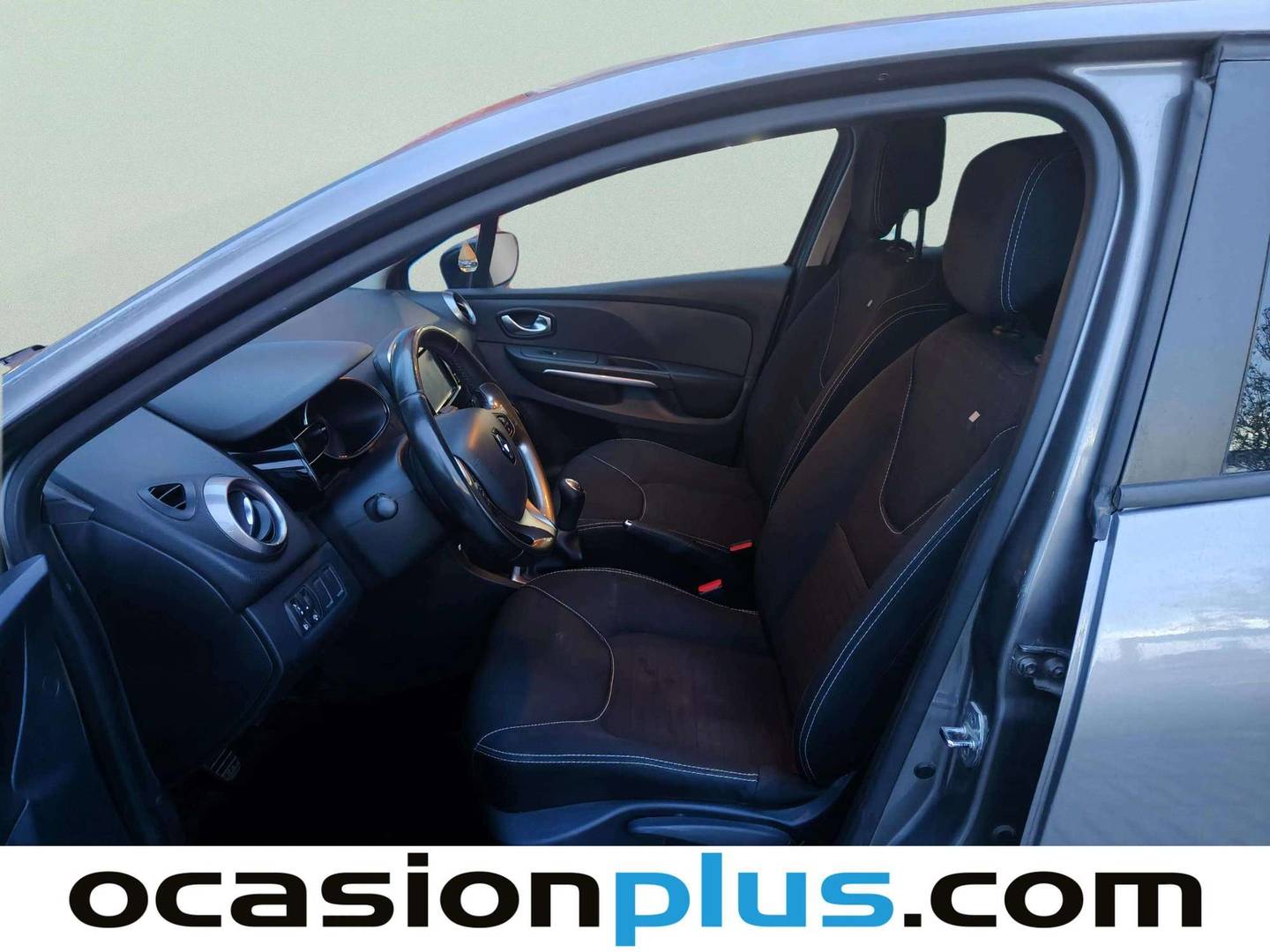 Foto asientos delanteros Renault Clio Renault Clio Limited 1.2 (75 CV)