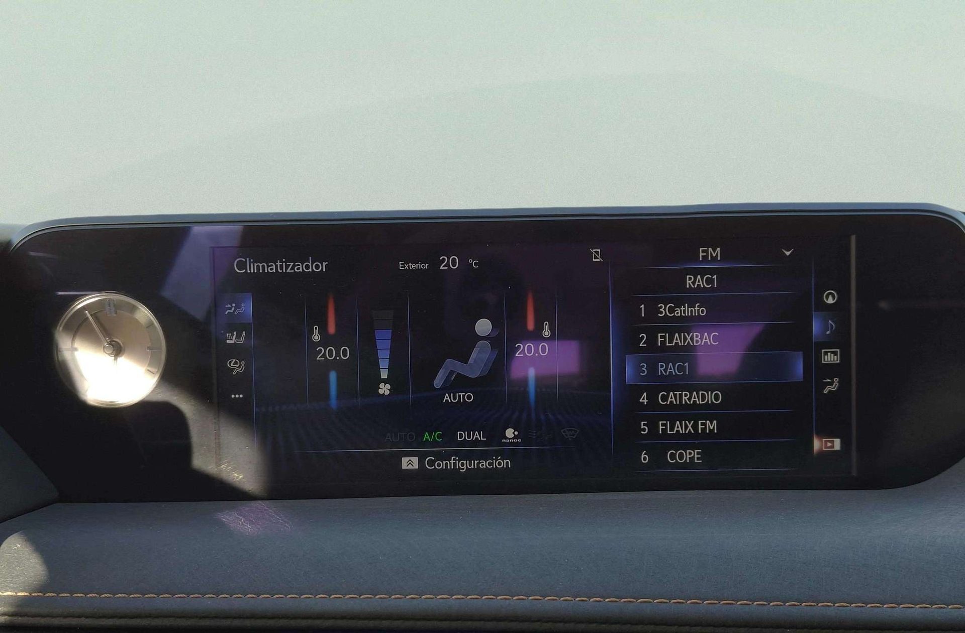 Lexus UX 250h Luxury - foto 37