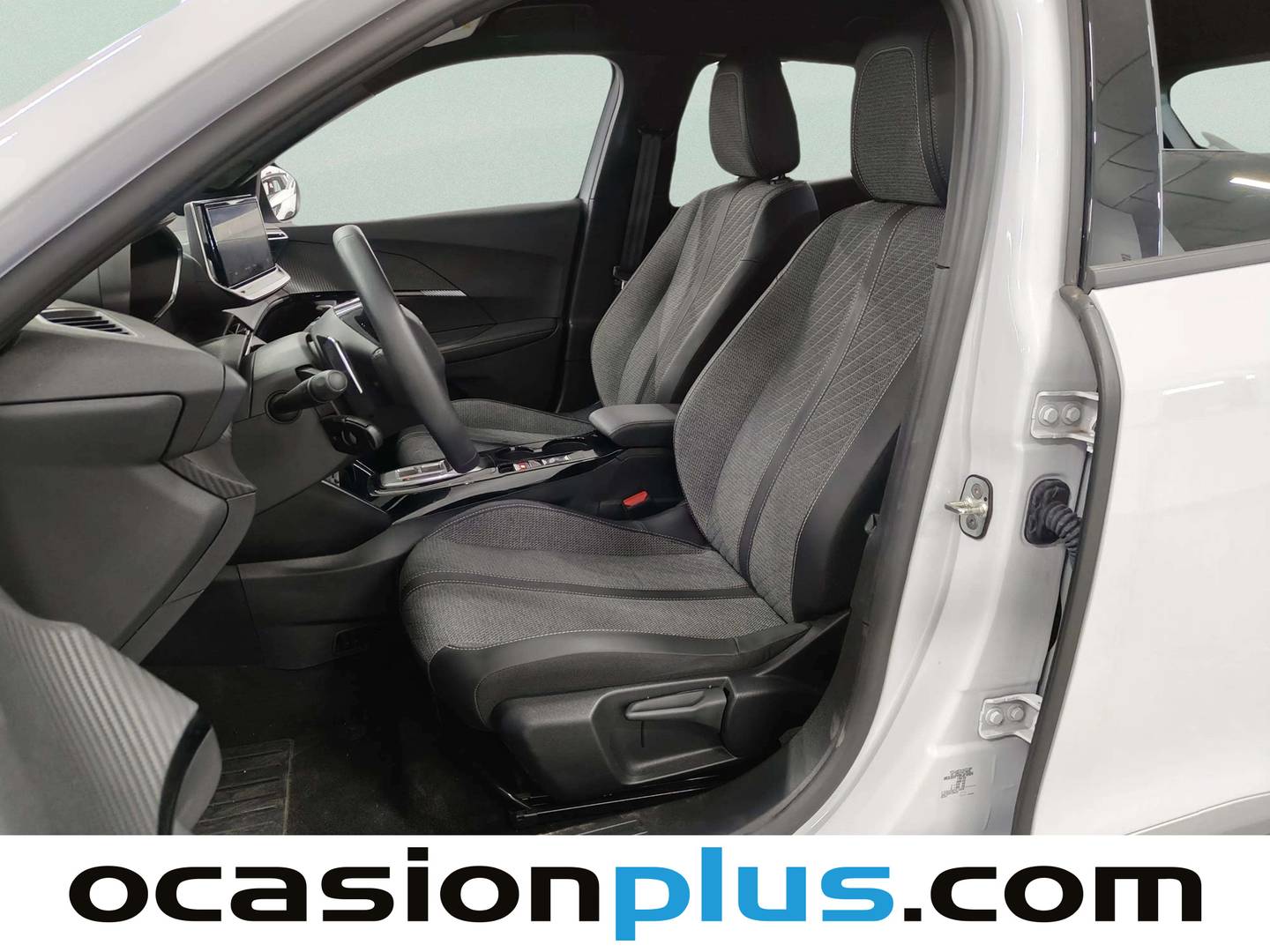 Foto Peugeot 2008 Peugeot 2008 Allure Hybrid eDCS6 (136 CV)