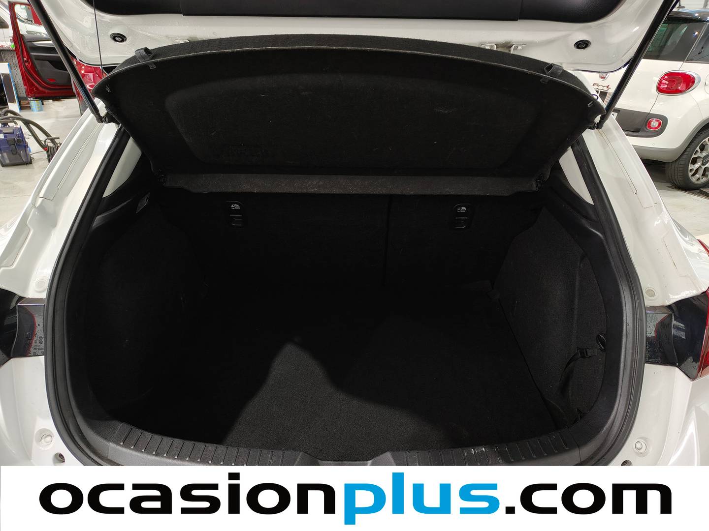 Fotos maletero Mazda Mazda3 Mazda Mazda 3 1.5 DE Luxury (105 CV)