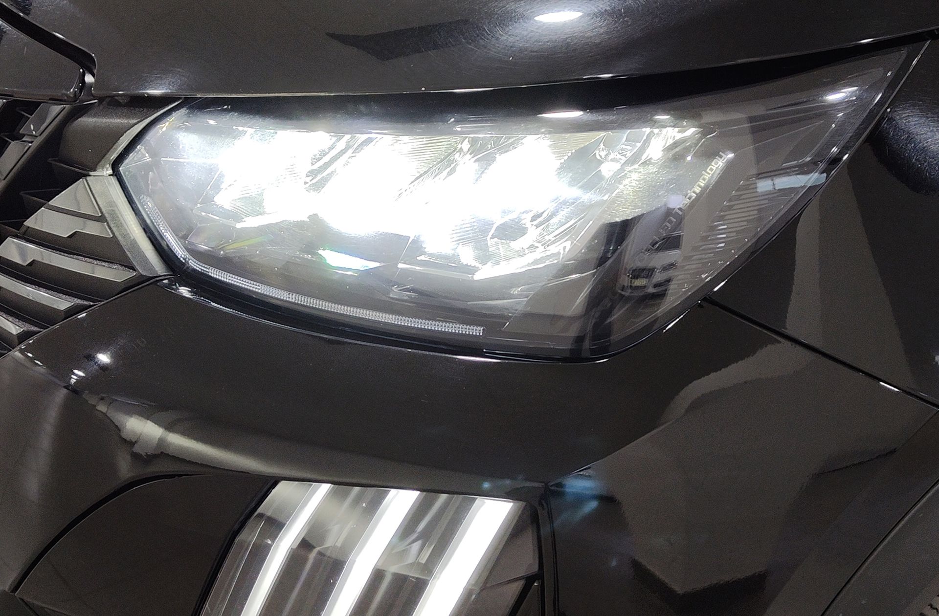 Peugeot 2008 Allure Hybrid eDCS6 - foto 13