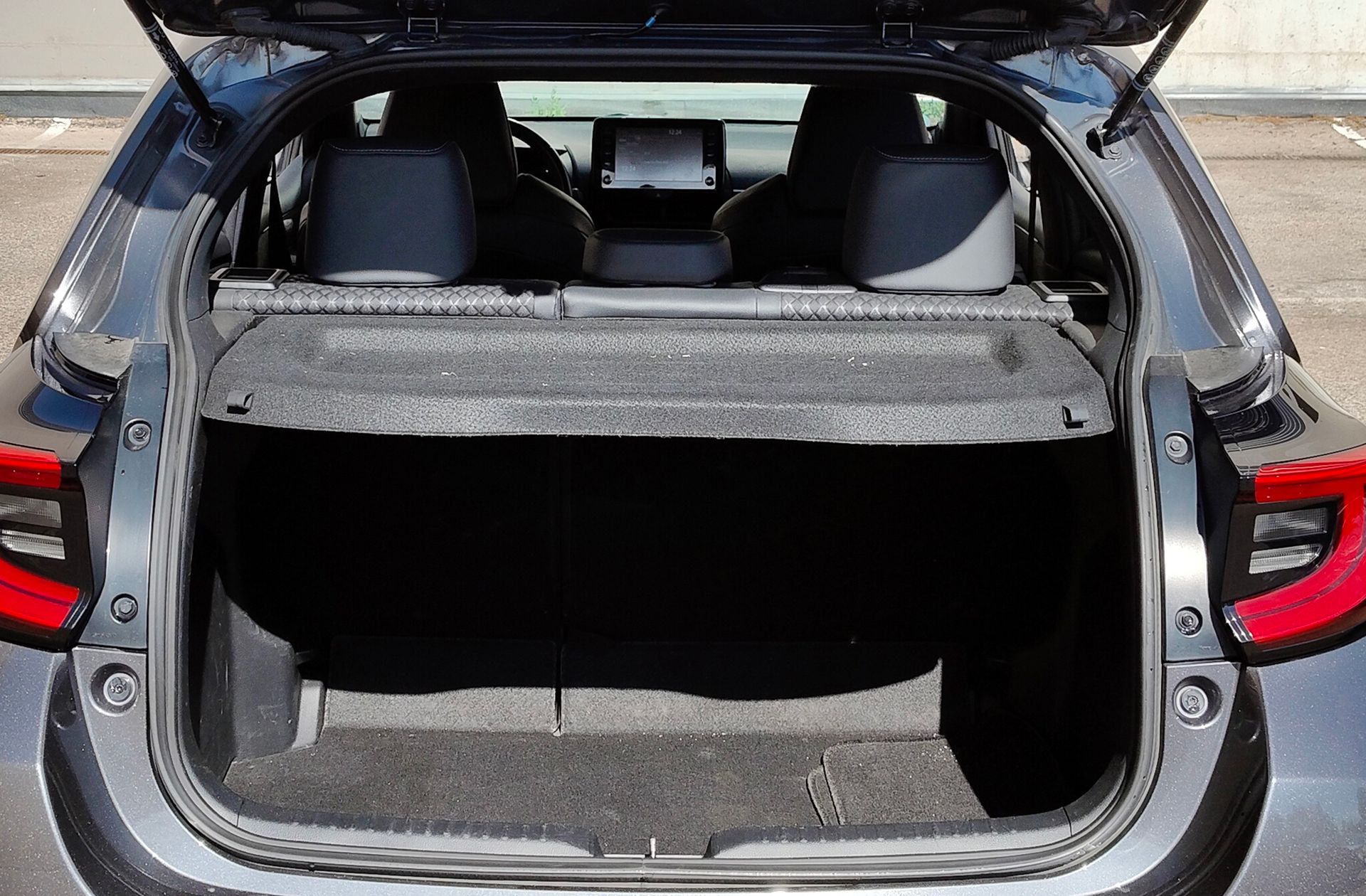 Toyota Yaris 120H Style - foto 15