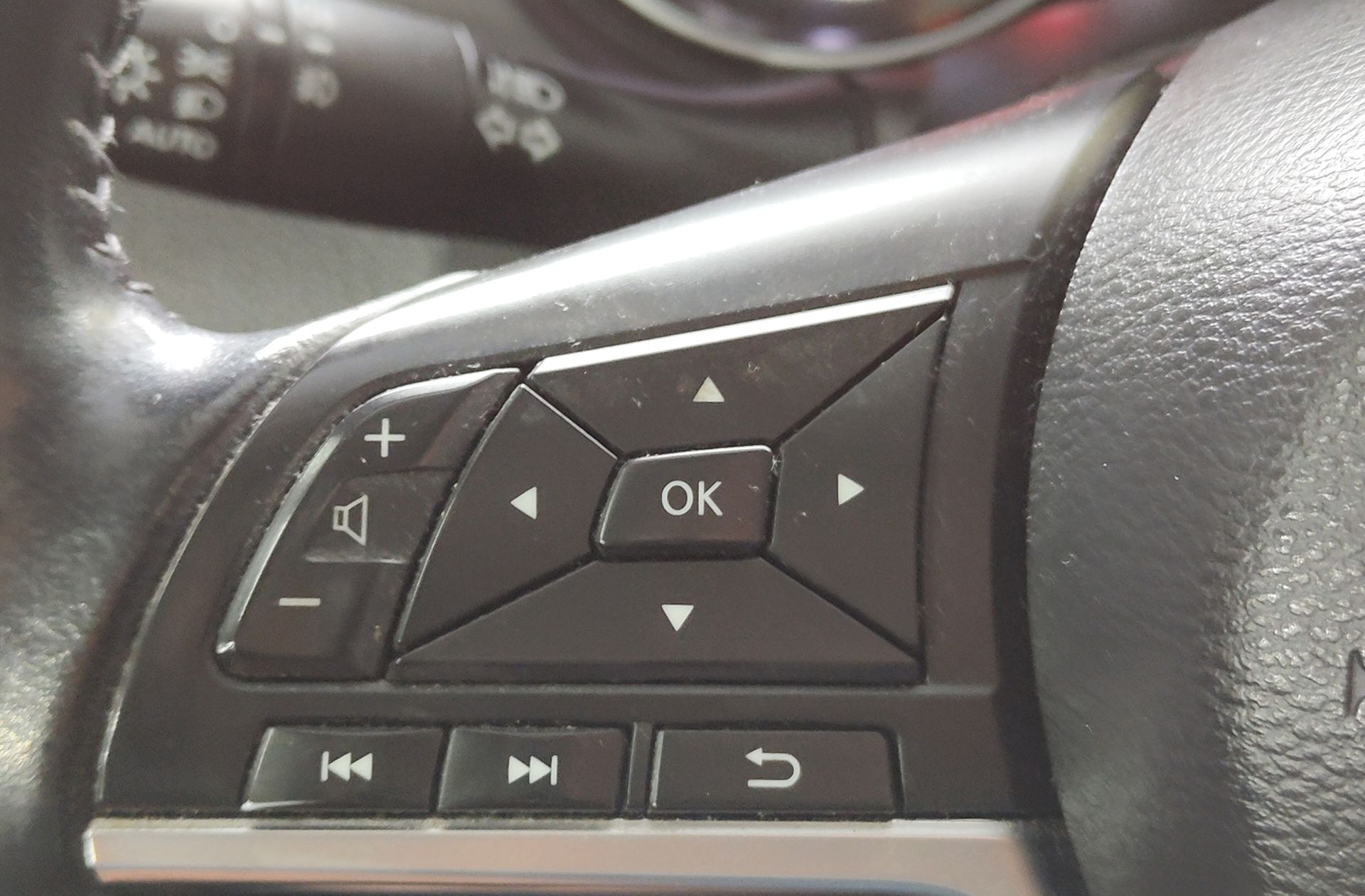 Nissan Qashqai DIG-T 140 N-Connecta - foto 23
