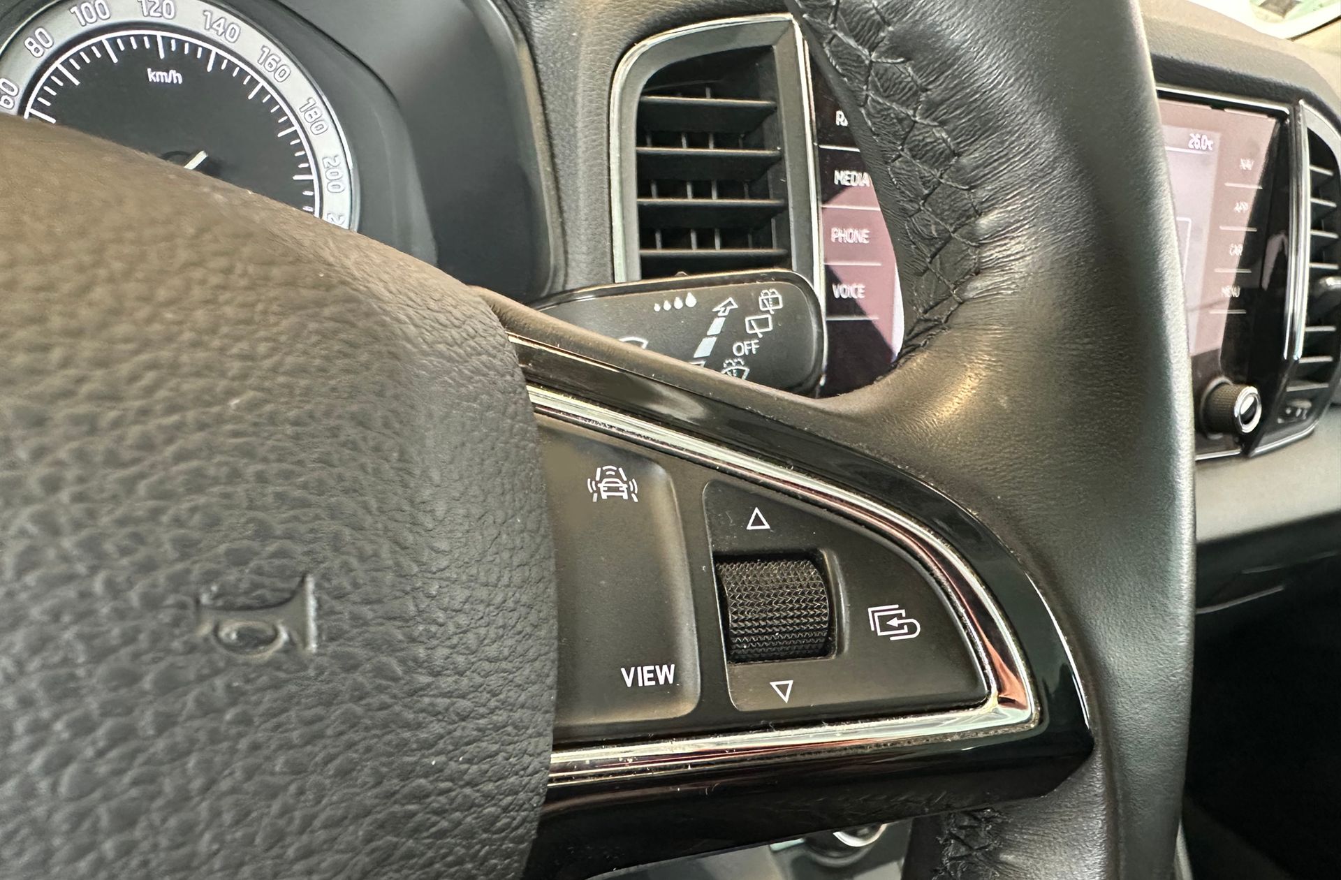 Škoda Karoq 1.6 TDI Like - foto 27