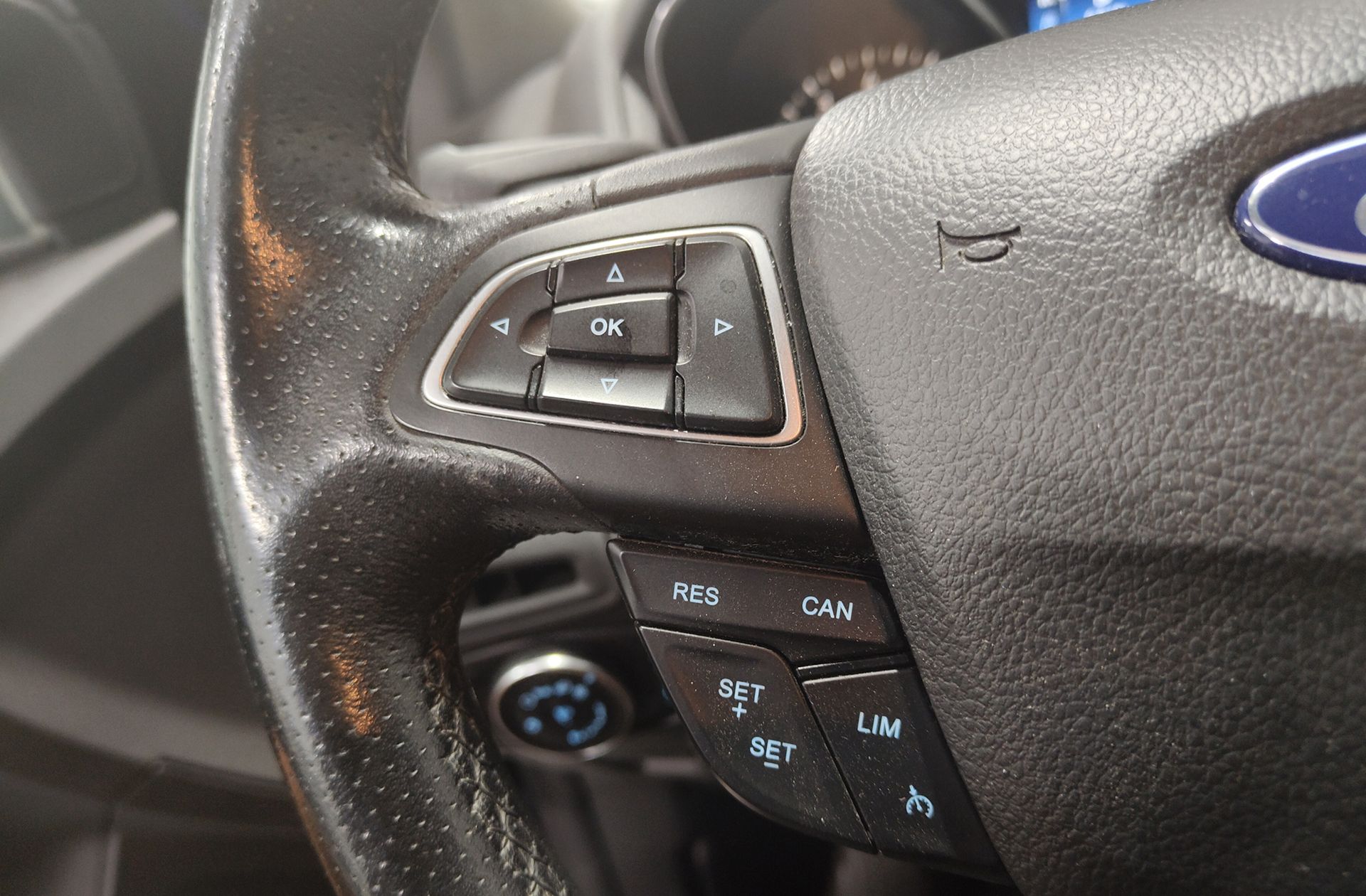 Ford Focus 1.0 EcoBoost ST-Line - foto 23