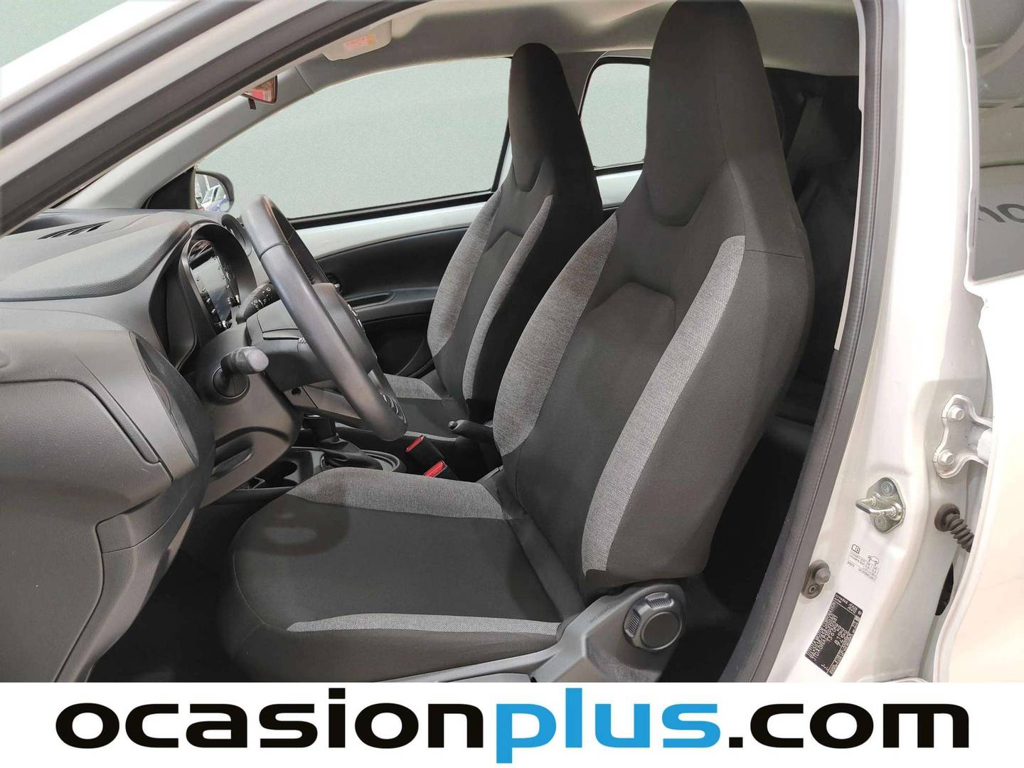 Foto asientos delanteros Toyota Aygo X Cross Toyota Aygo X Cross 1.0 VVT-I Play (72 CV)