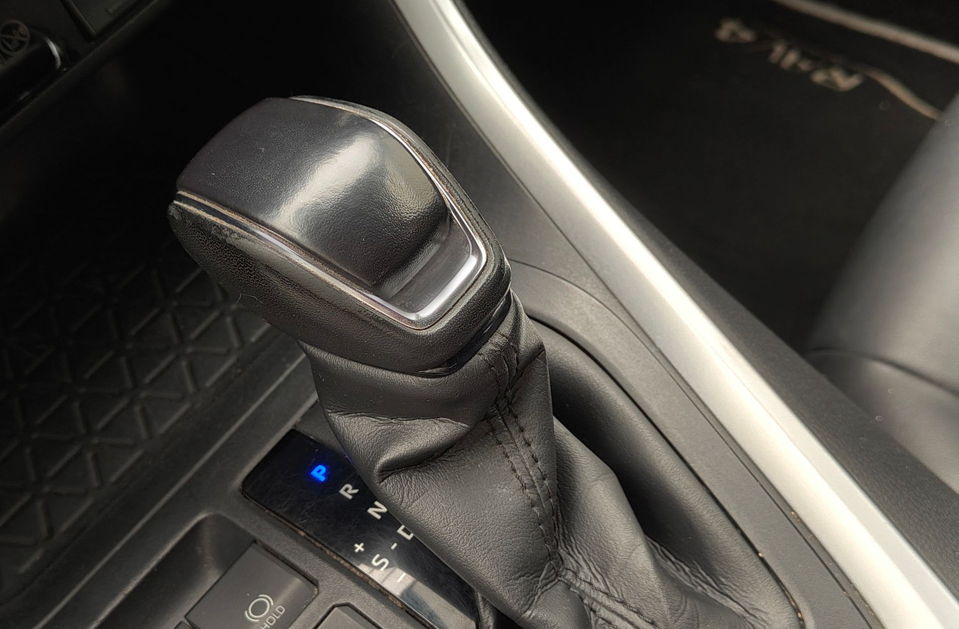 Toyota RAV4 2.5l hybrid Advance - foto 5