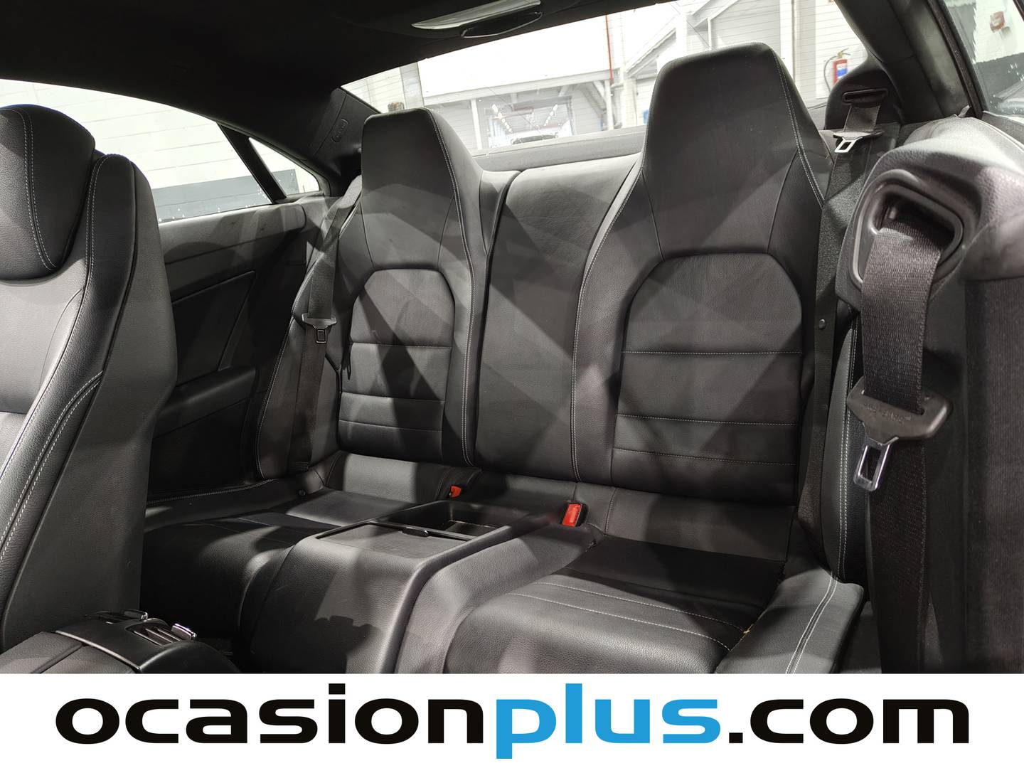 Foto asientos traseros Mercedes Clase E Mercedes Clase E E 350 CDI Coupe Blue Efficiency Avantgarde (231 CV)