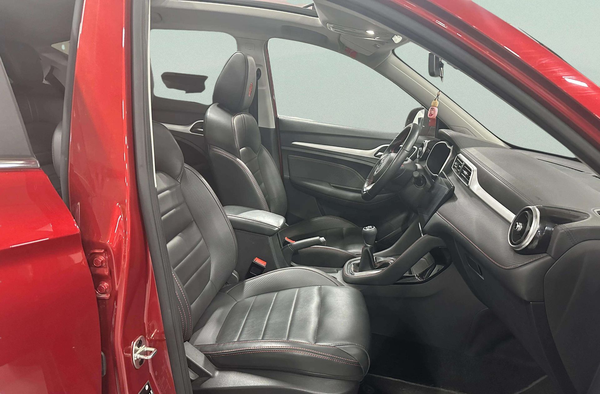 MG ZS 1.0T Luxury - foto 17