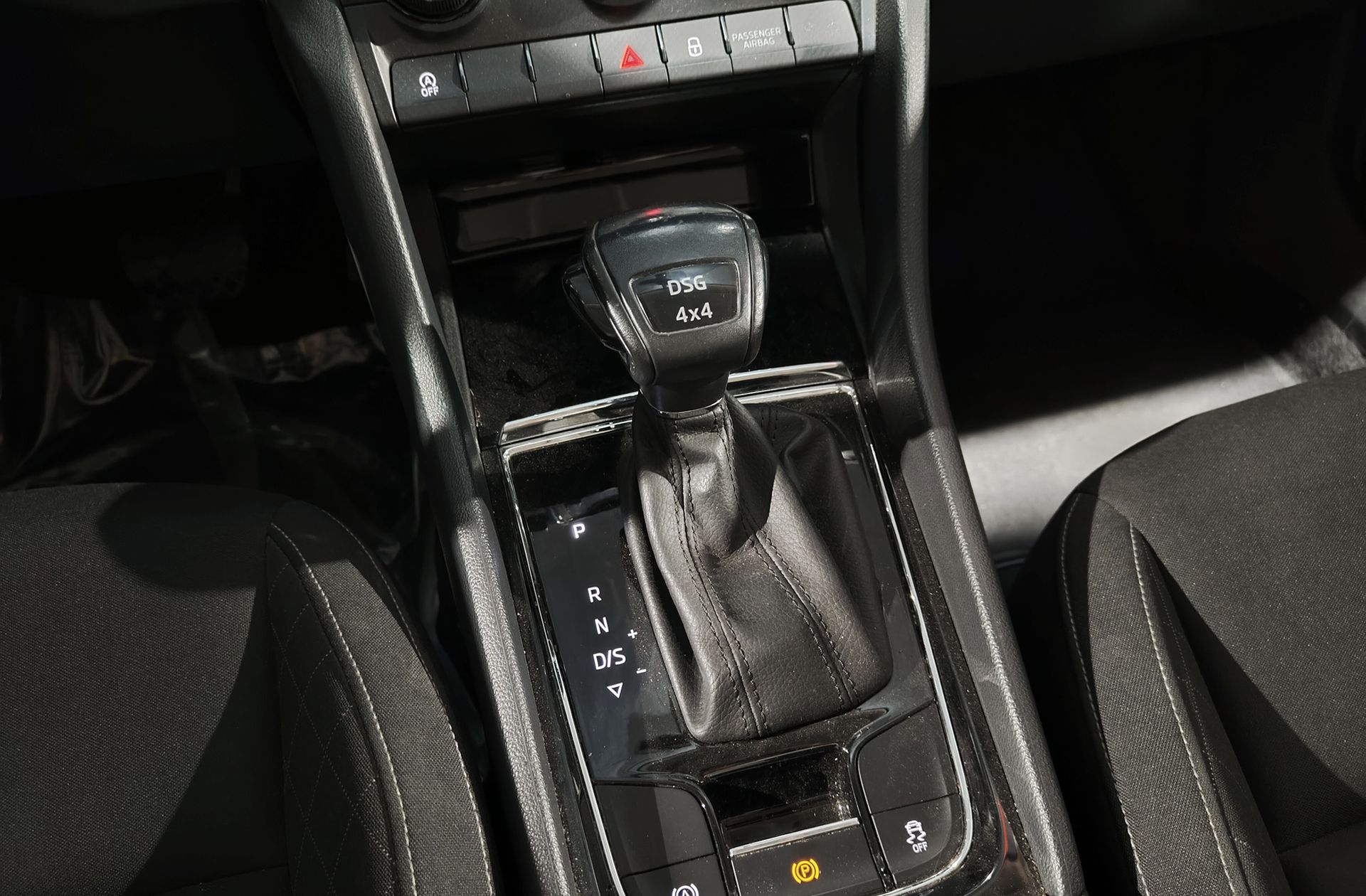 Škoda Karoq 2.0 TDI Ambition 4x4 DSG - foto 5