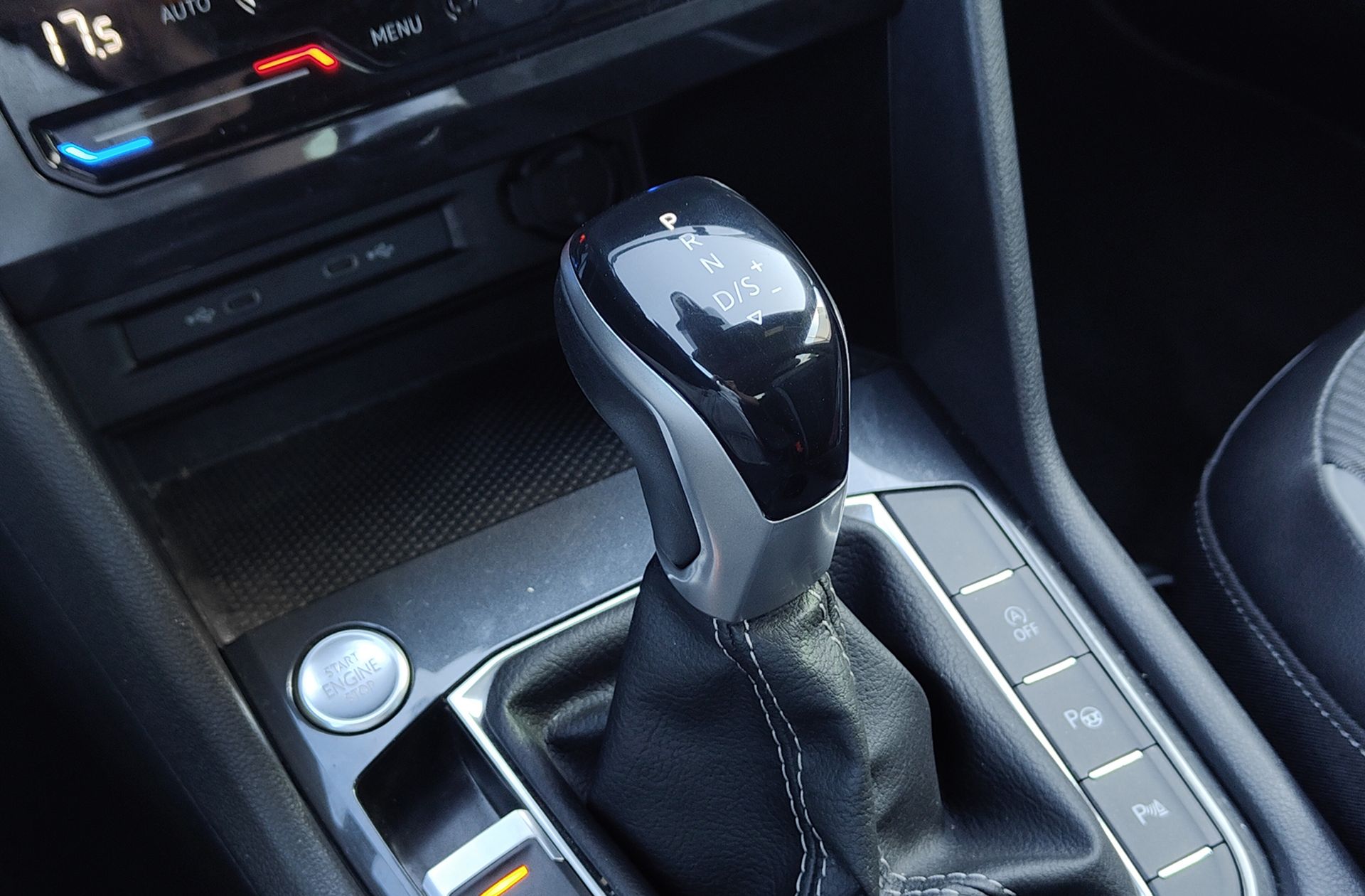 Volkswagen Tiguan R-Line 2.0 TDI DSG - foto 6