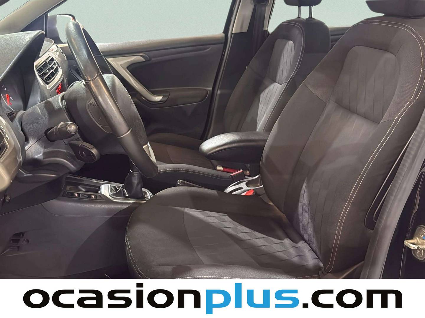 Foto asientos delanteros Citroën C-Elysée Citroën C-Elysee PureTech 82 Exclusive 60 kW (82 CV)