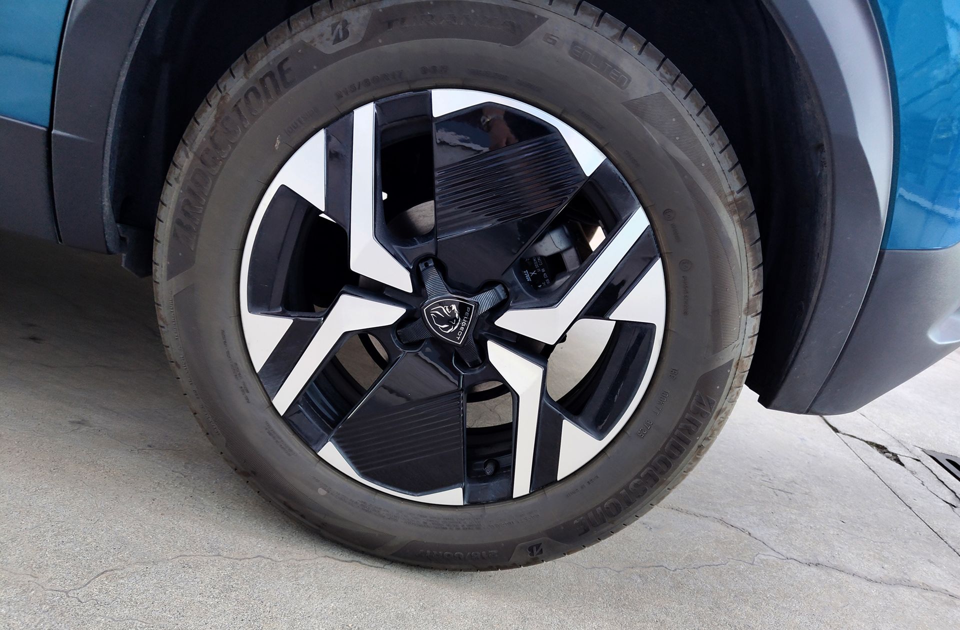 Peugeot 2008 GT Hybrid eDCS6 - foto 38