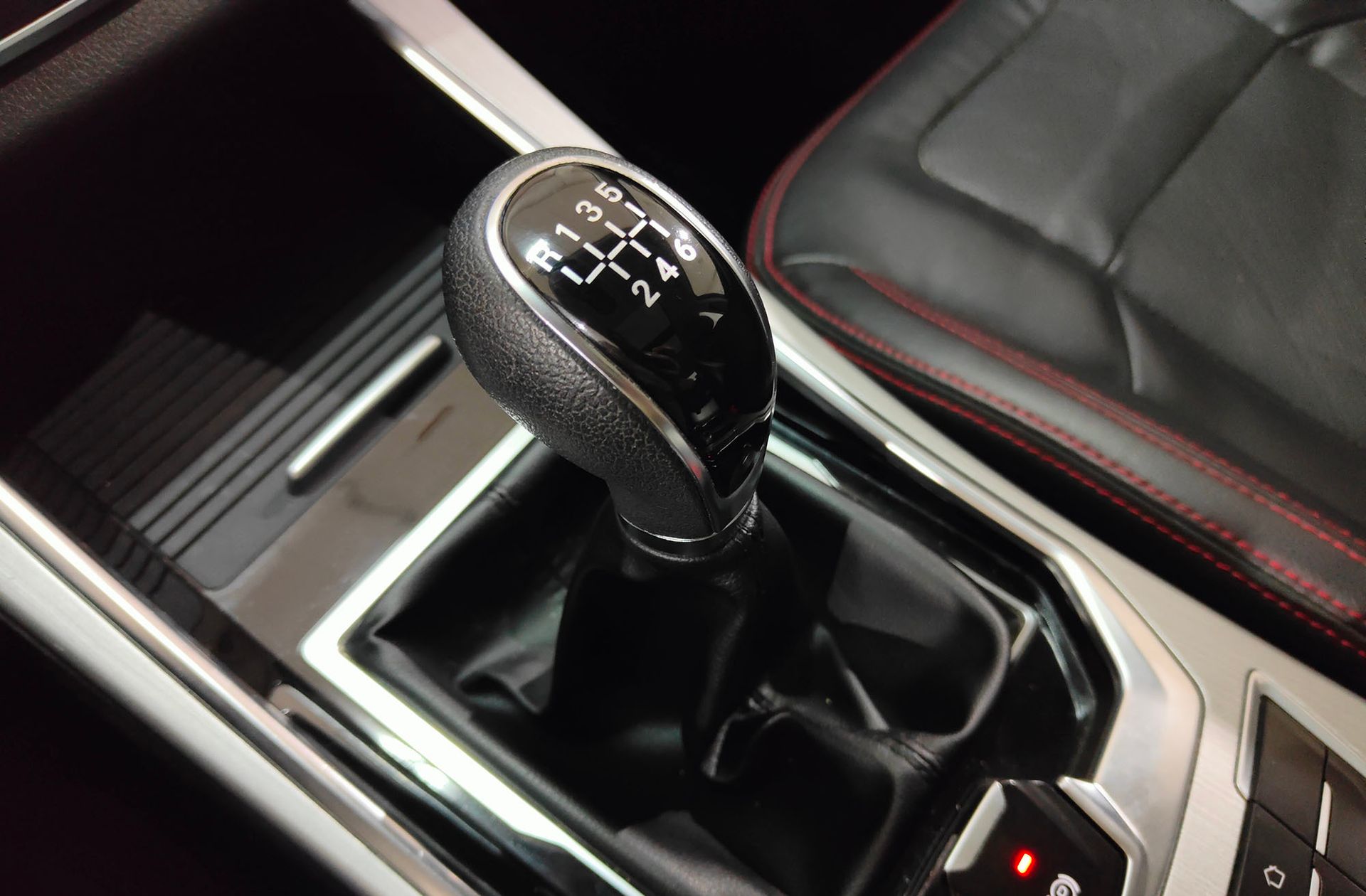 SWM G01 1.5T Luxury - foto 6