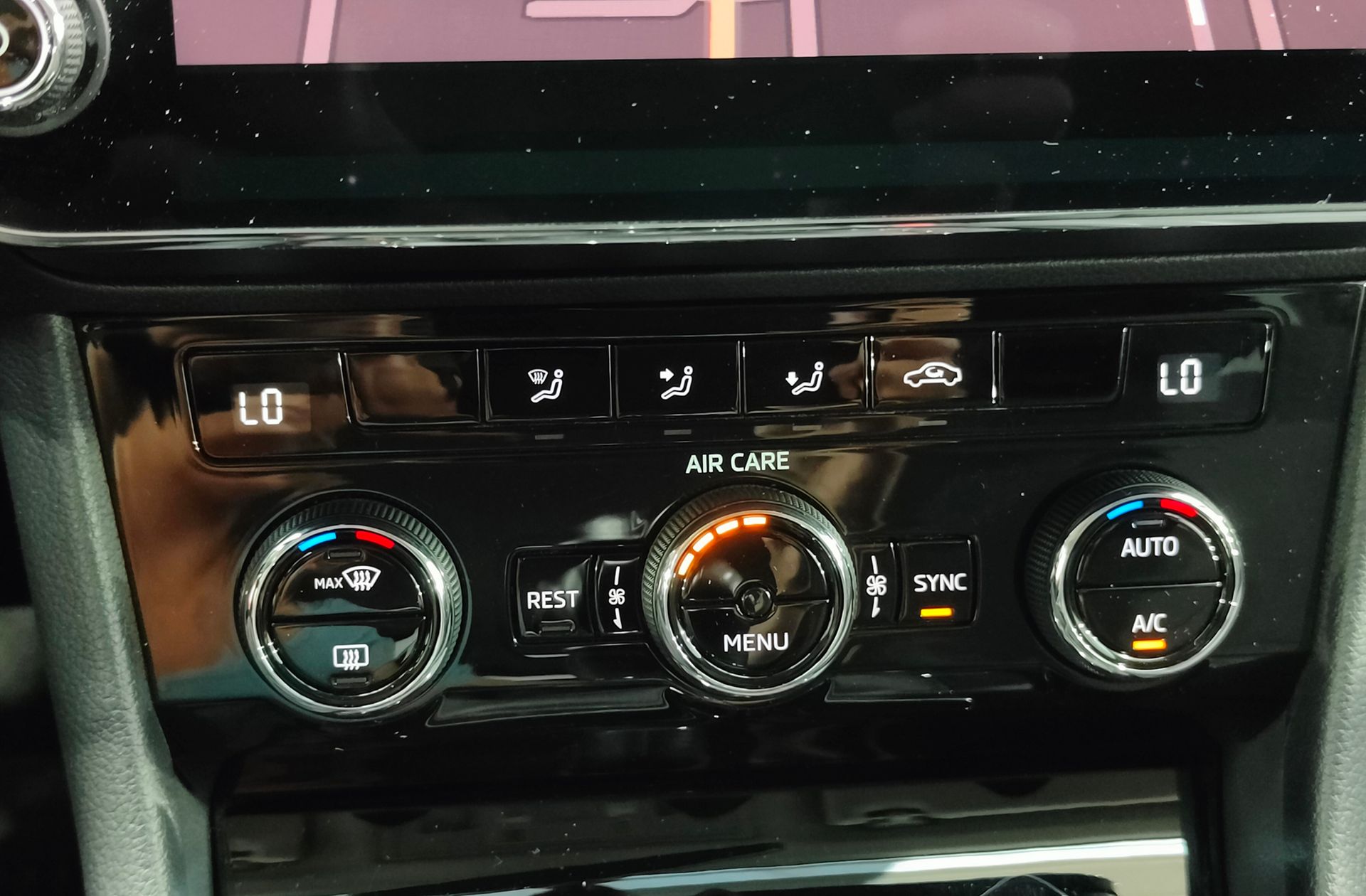 Škoda Superb 1.4 TSI Ambition - foto 32