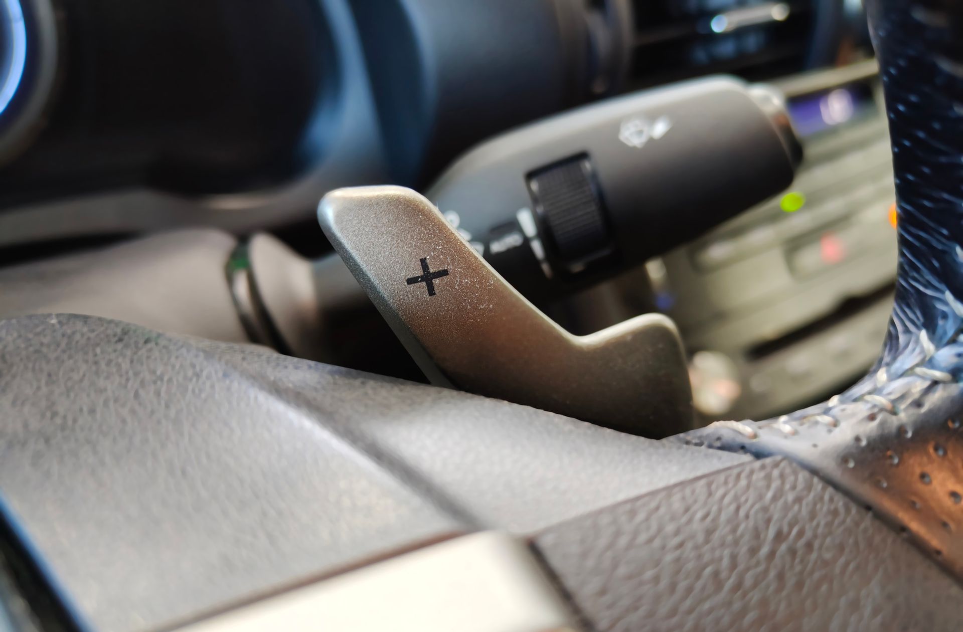 Lexus IS 300h F-Sport - foto 37