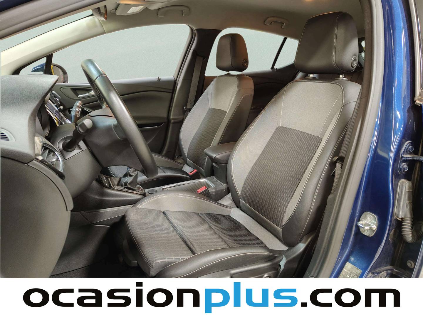 Foto asientos delanteros Opel Astra Opel Astra 1.2 Turbo SHR Elegance (145 CV)