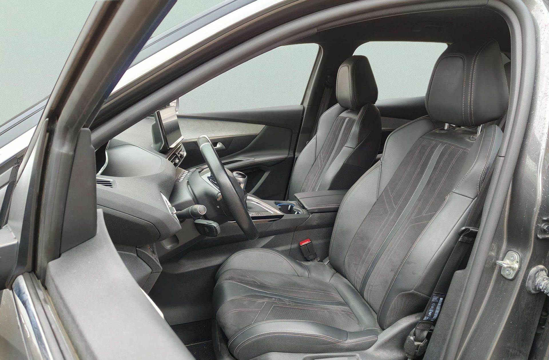 Peugeot 3008 PureTech 130 GT - foto 12