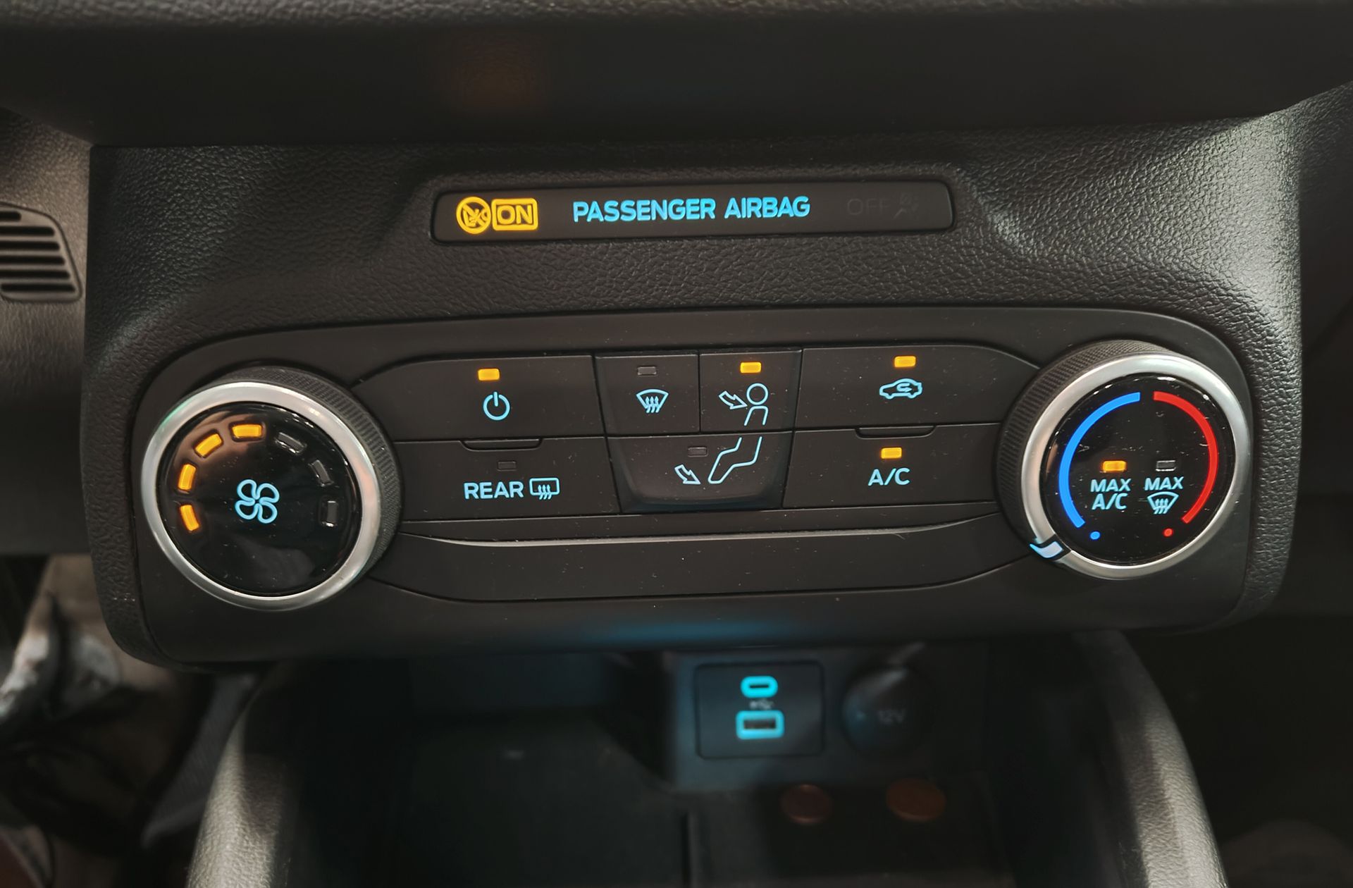 Ford Focus 1.5 EcoBlue Trend+ - foto 23