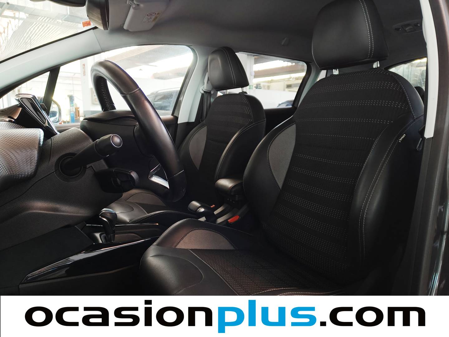 Foto asientos delanteros Peugeot 2008 Peugeot 2008 PureTech 110 Allure EAT6  (110 CV)
