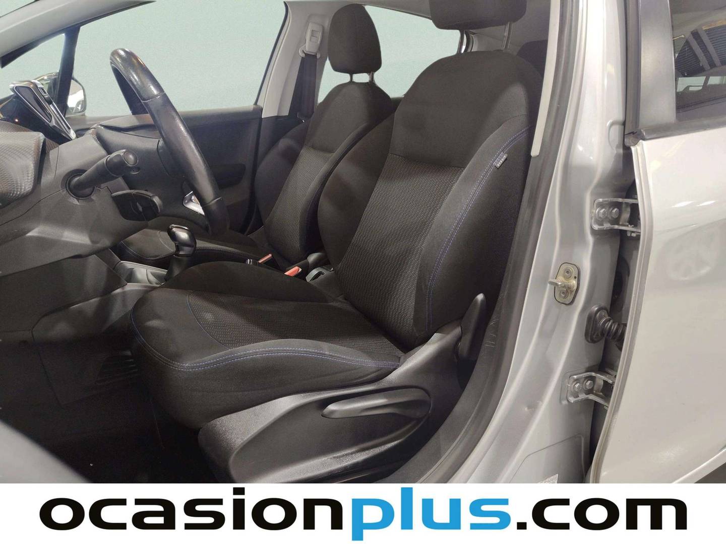 Foto asientos delanteros Peugeot 208 Peugeot 208 PureTech 82 Style (82 CV)
