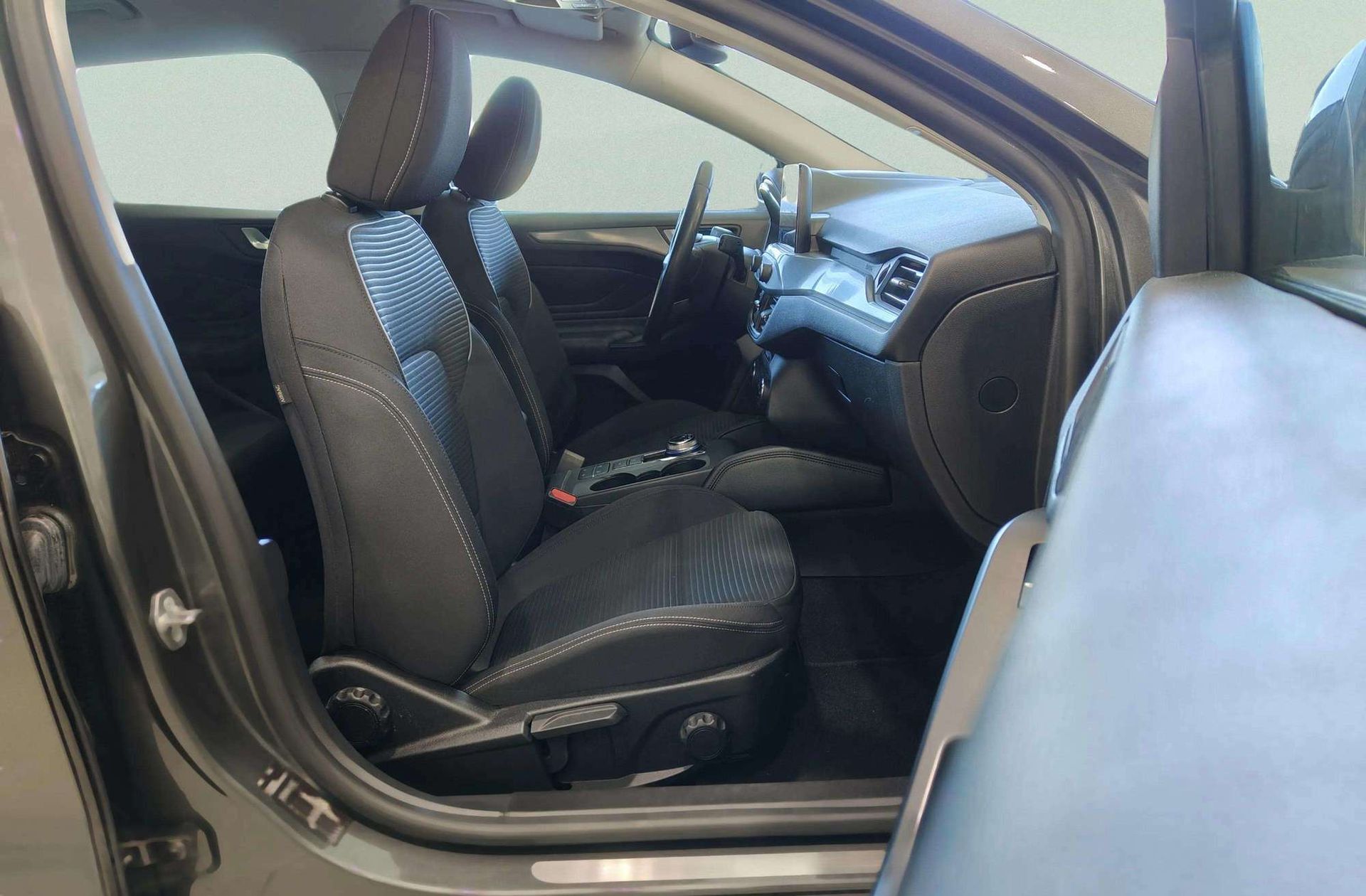 Ford Focus Sportbreak 2.0 EcoBlue Titanium - foto 21