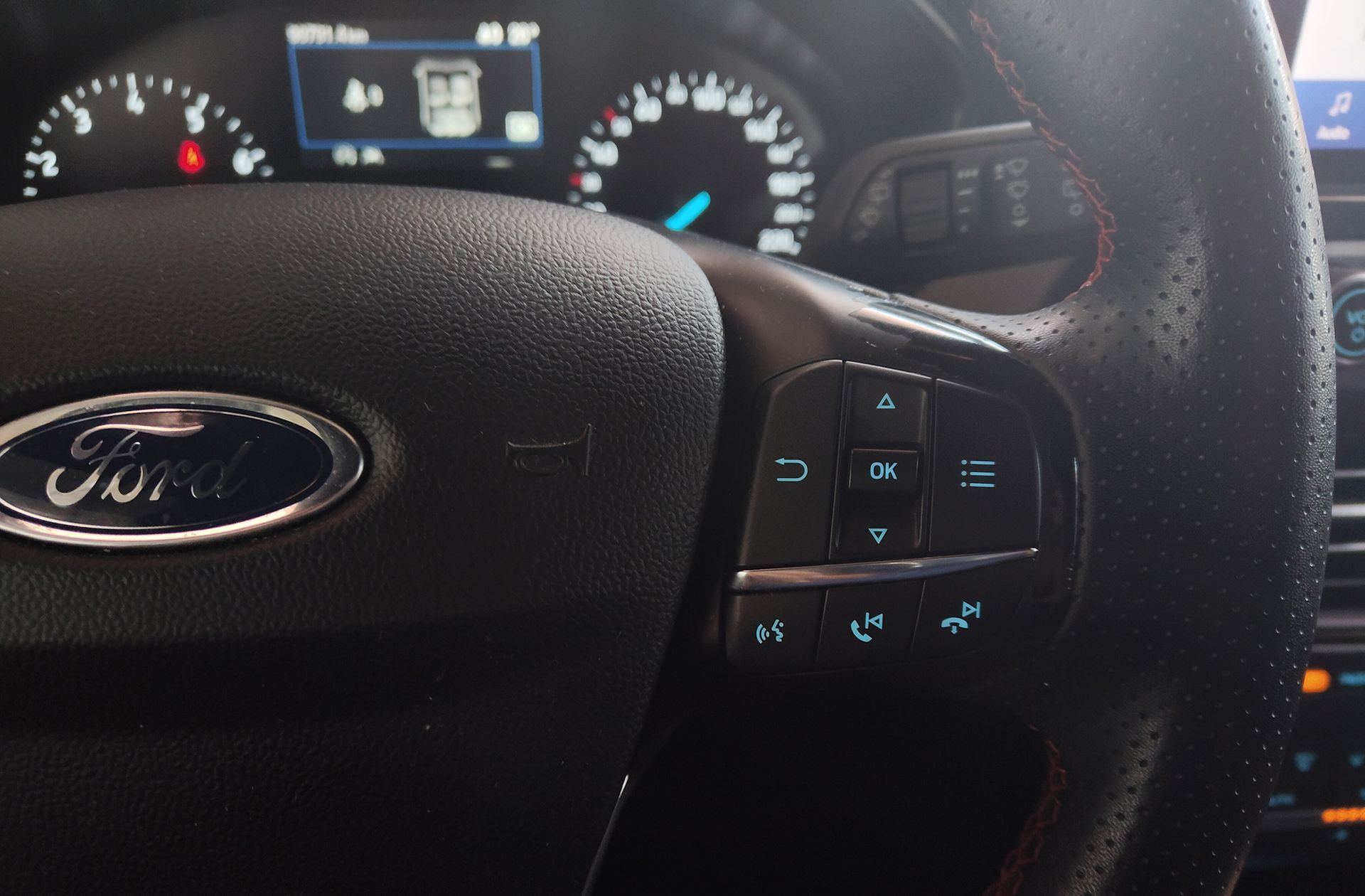 Ford Focus 1.0 EcoBoost MHEV ST-Line X - foto 27