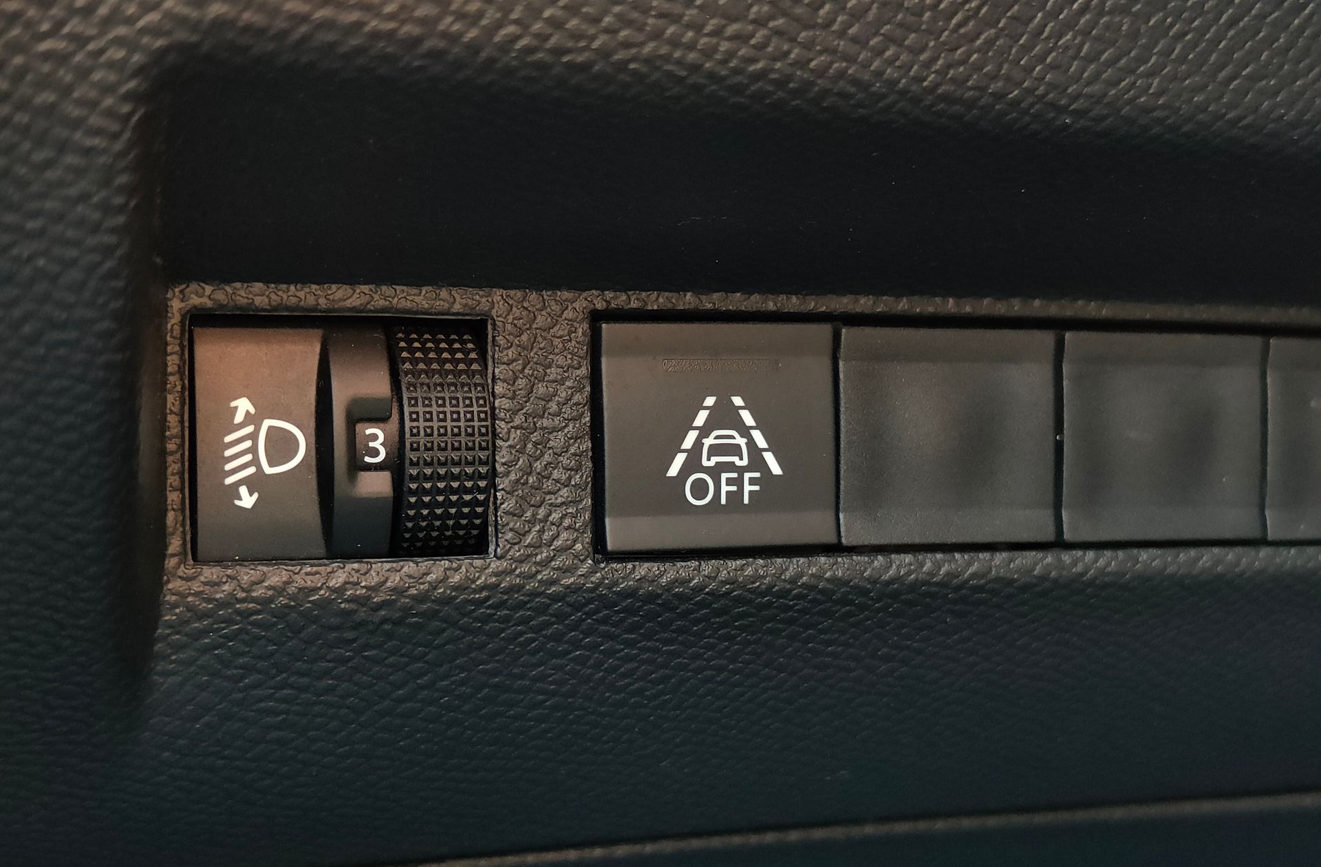 Peugeot 208 BlueHDi 100 Allure Pack - foto 30