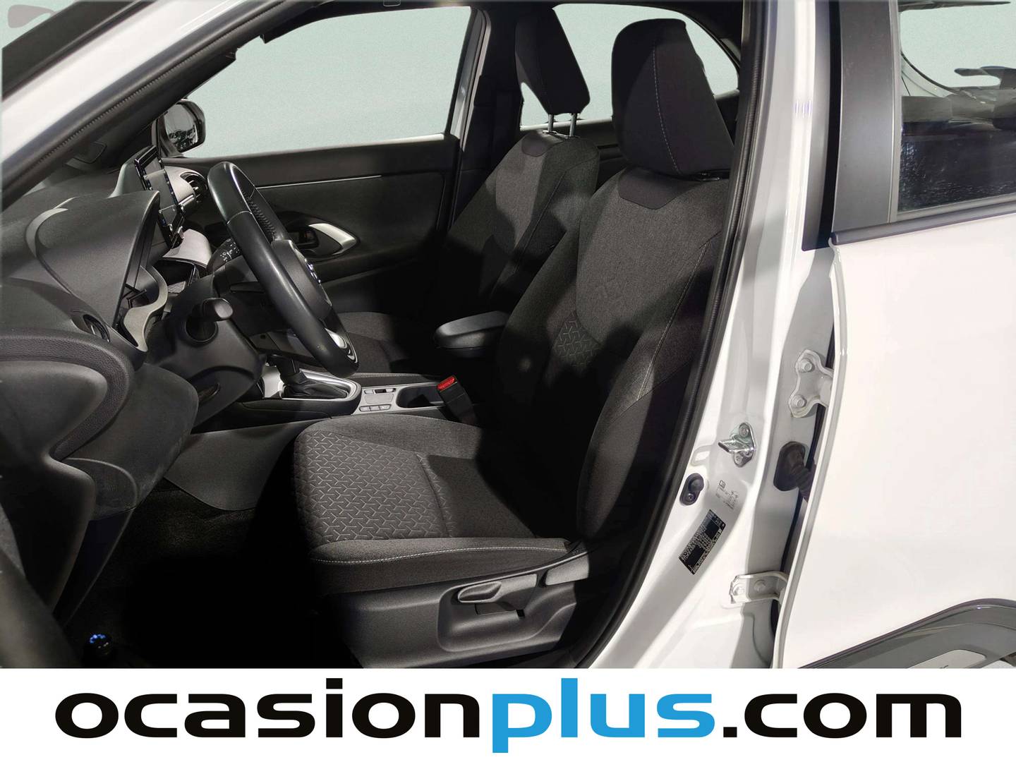 Foto asientos delanteros Toyota Yaris Cross Toyota Yaris Cross 120H Active Tech (116 CV)