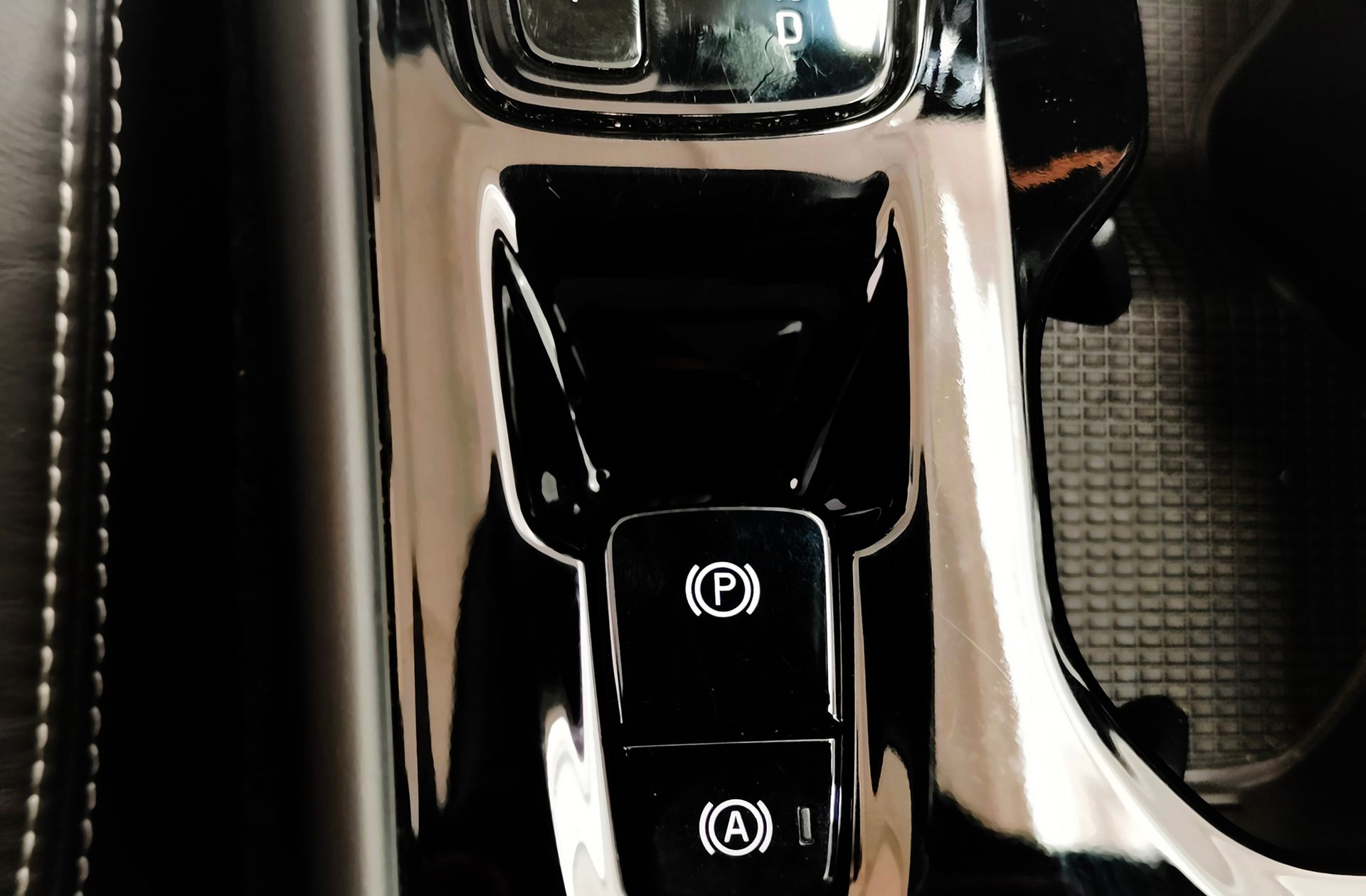 Volvo XC40 T4 R-Design - foto 32