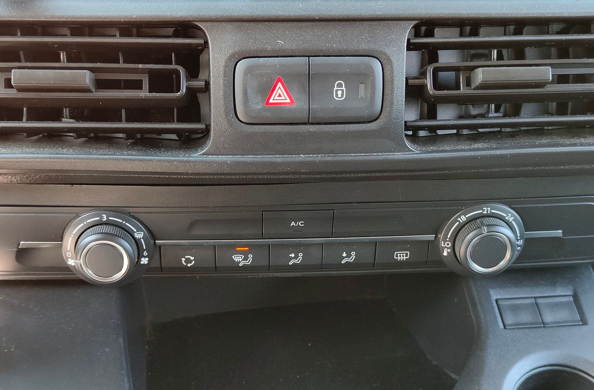 Fiat Doblò Cargo BlueHDi 100 DC L2H1 - foto 30